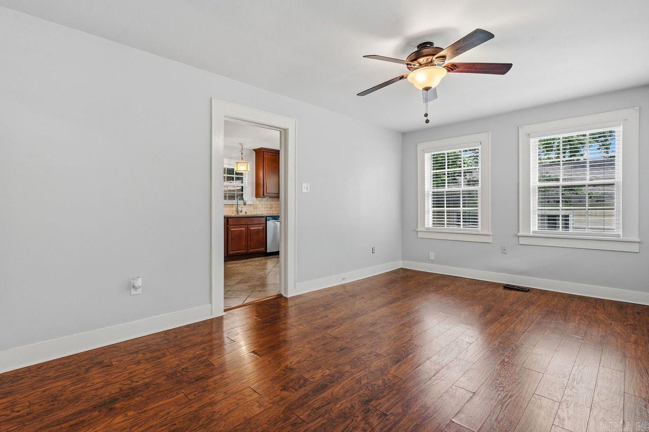 347 Woodlawn Ave Property Photo 4