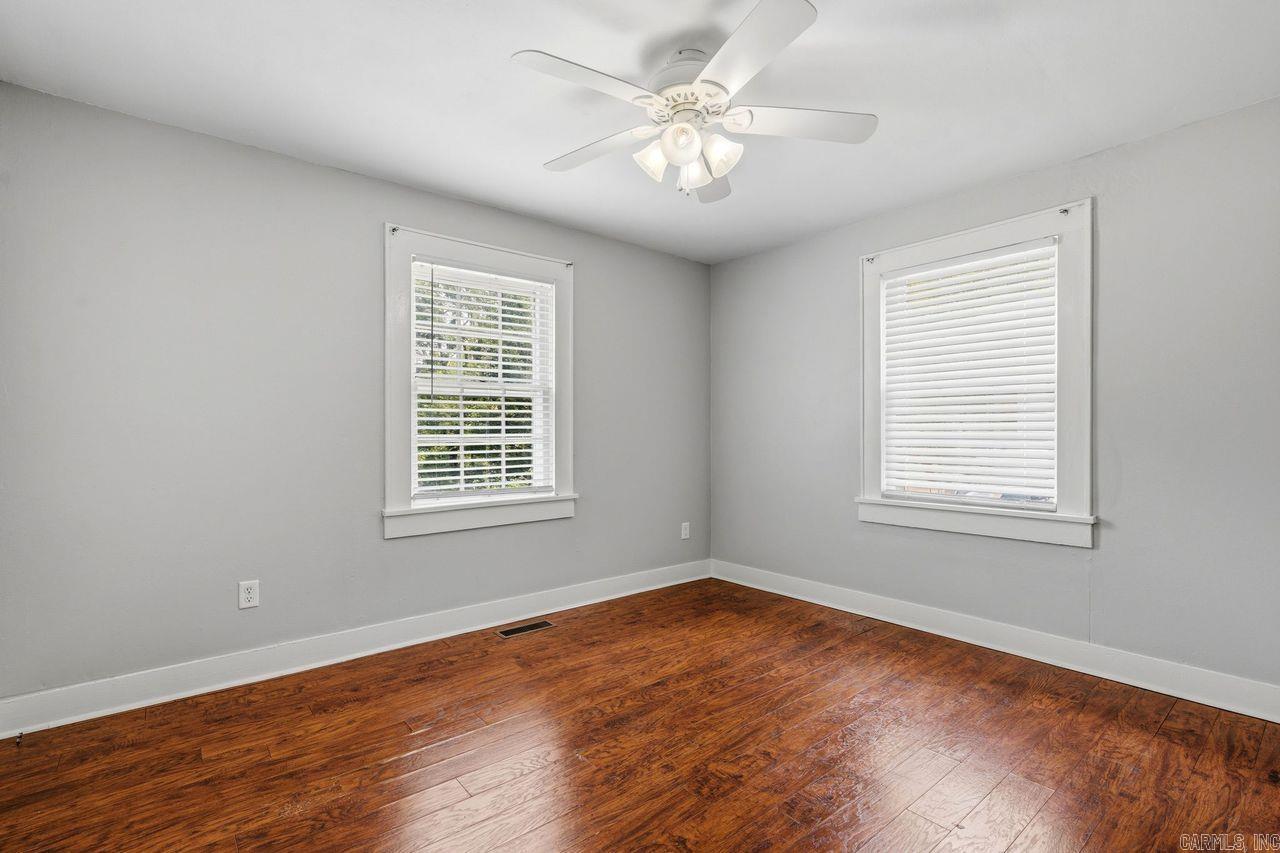347 Woodlawn Ave Property Photo 14