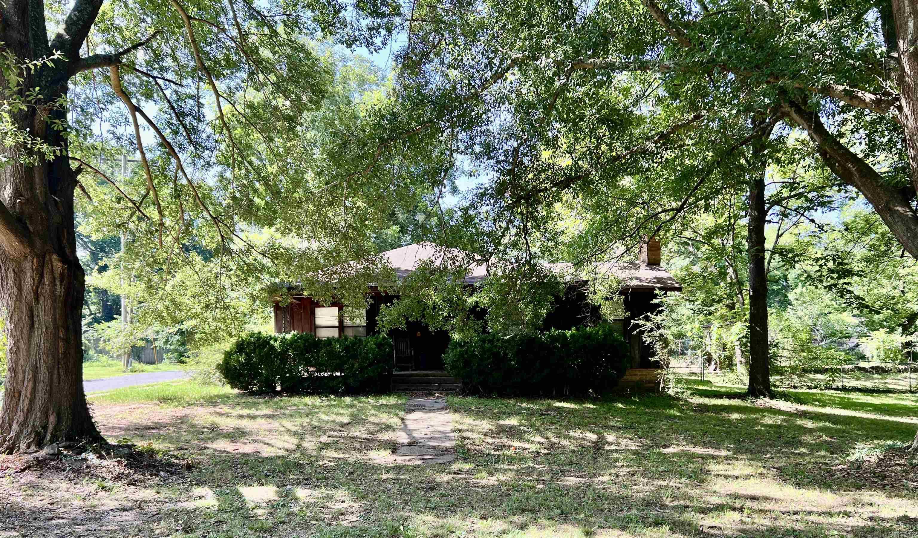 127 E Mill Street Property Photo 1