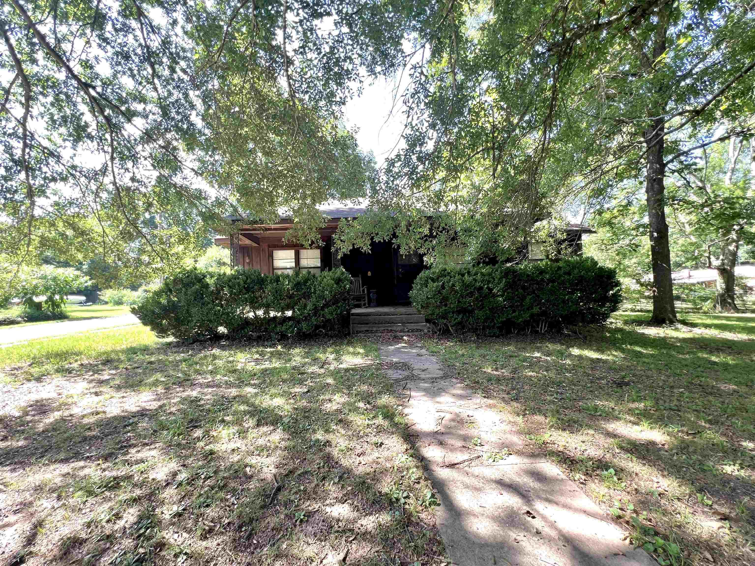 127 E Mill Street Property Photo 2