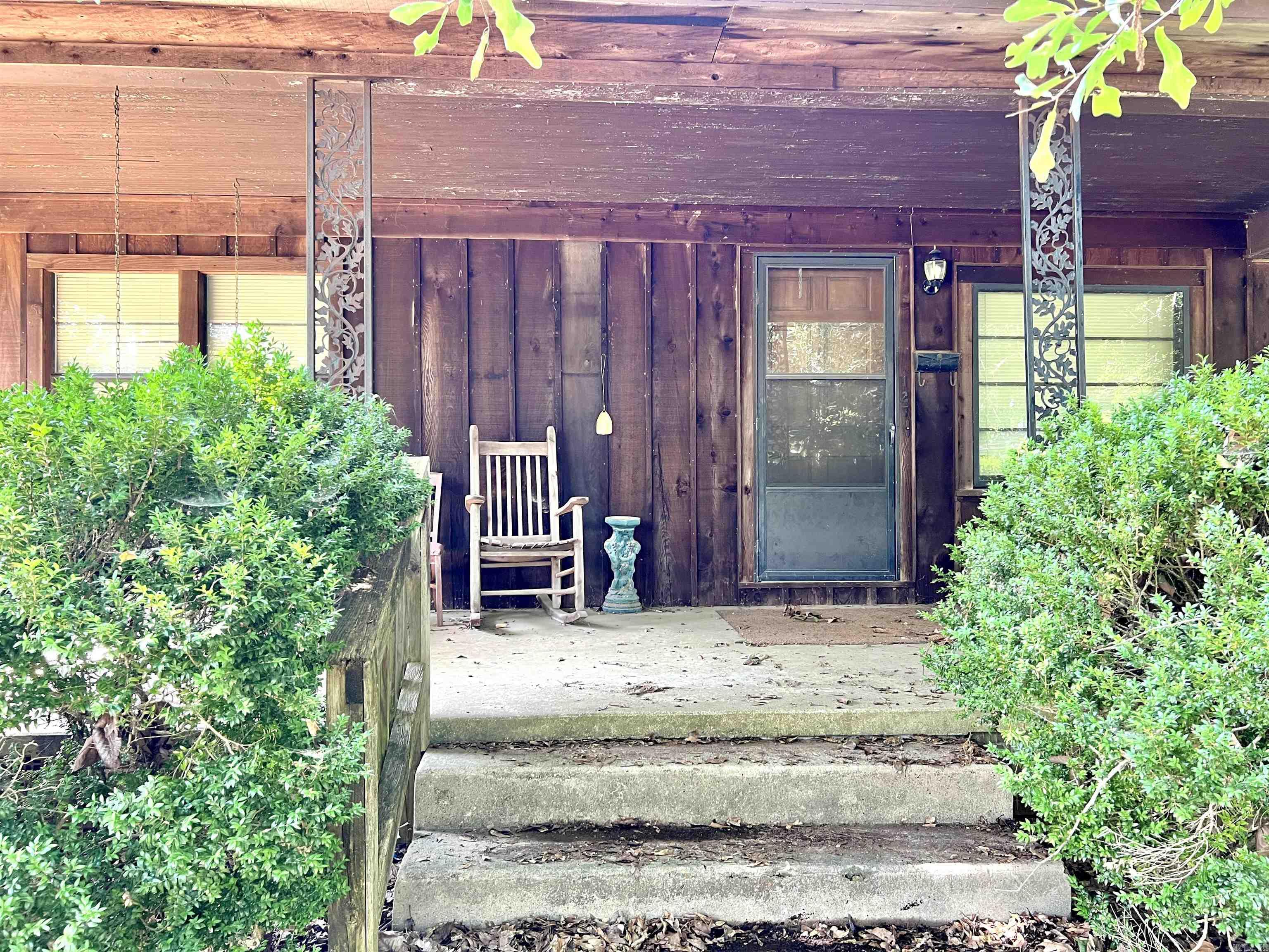 127 E Mill Street Property Photo 3