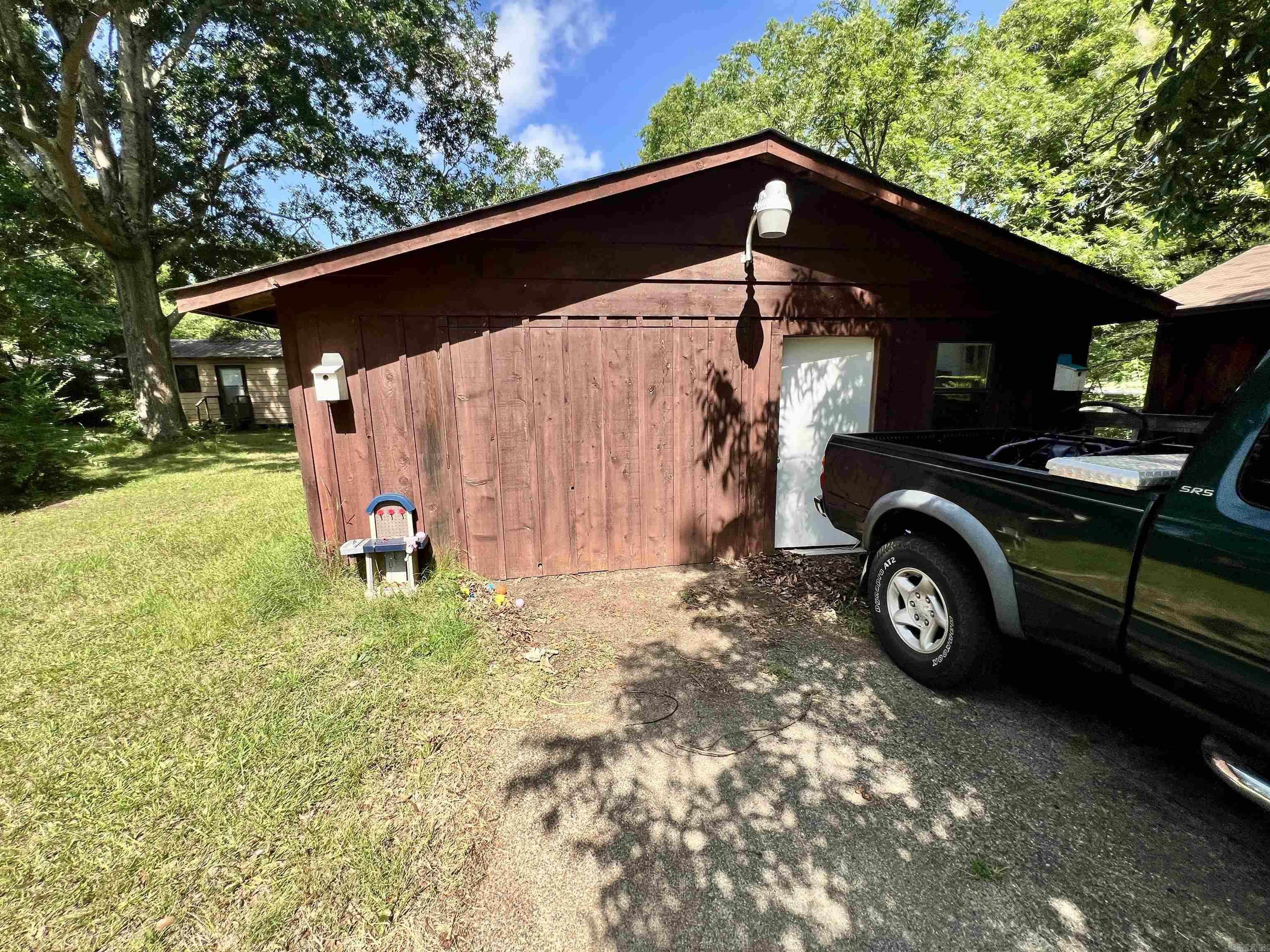 127 E Mill Street Property Photo 7