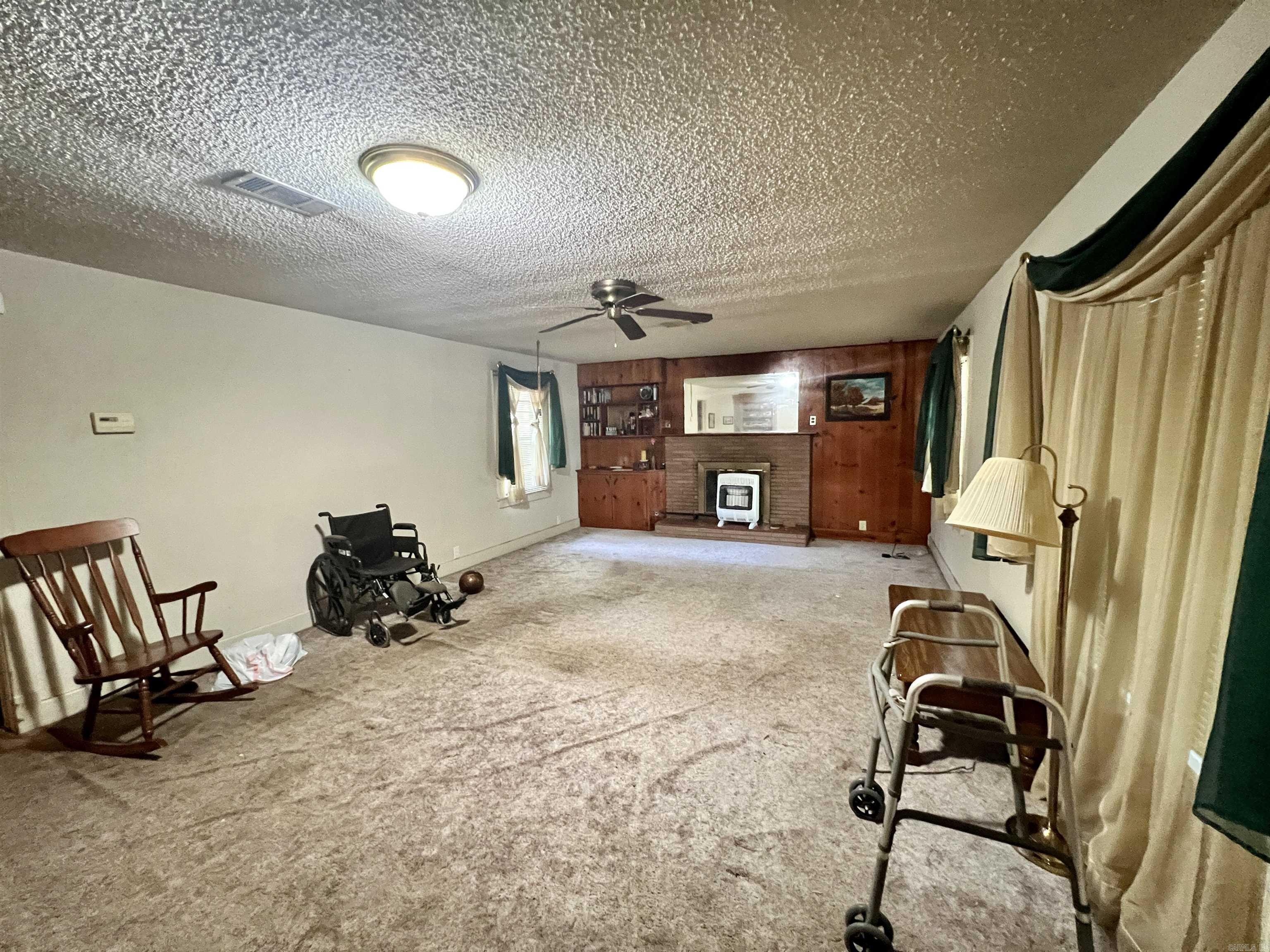 127 E Mill Street Property Photo 8