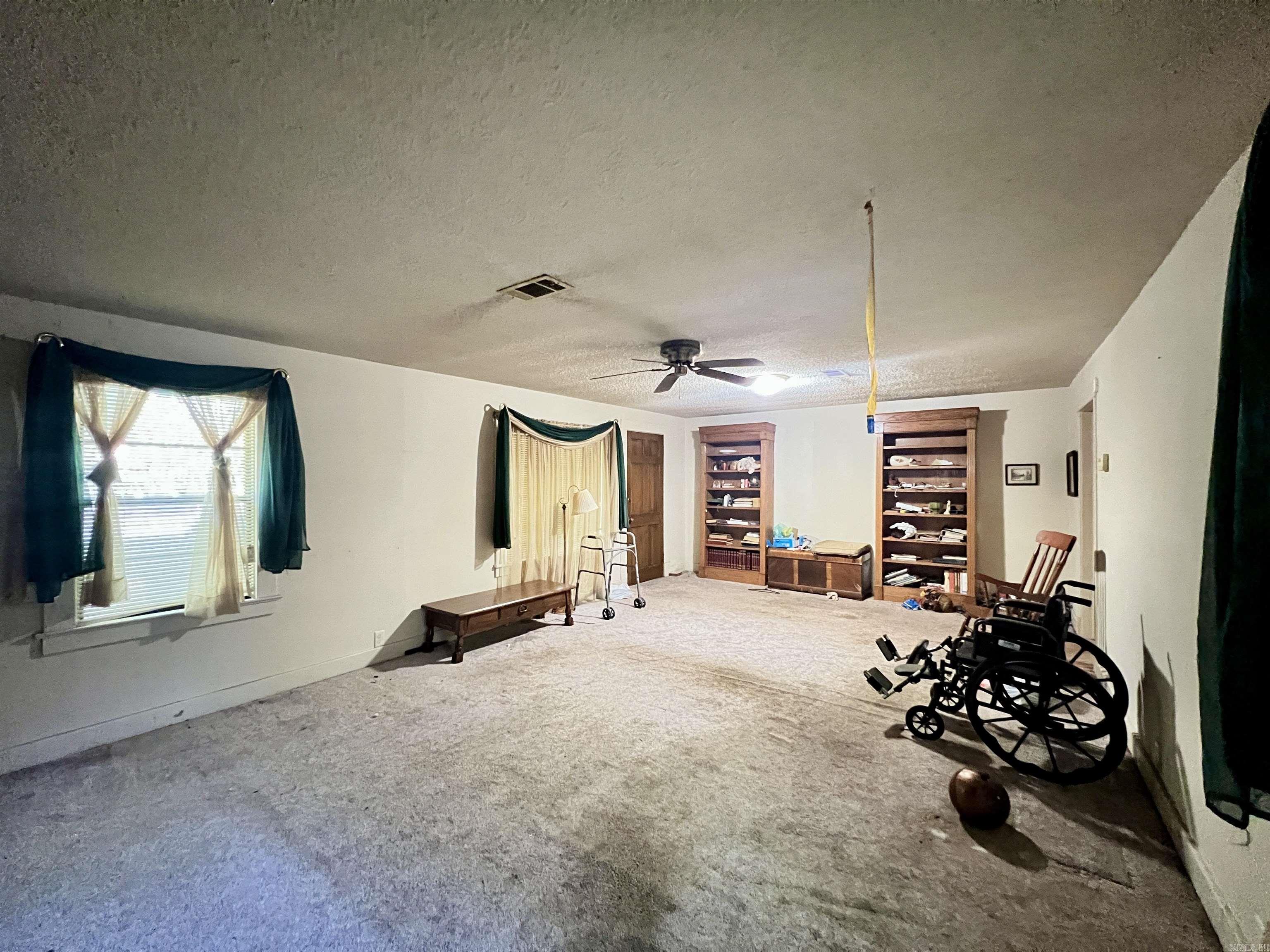 127 E Mill Street Property Photo 9
