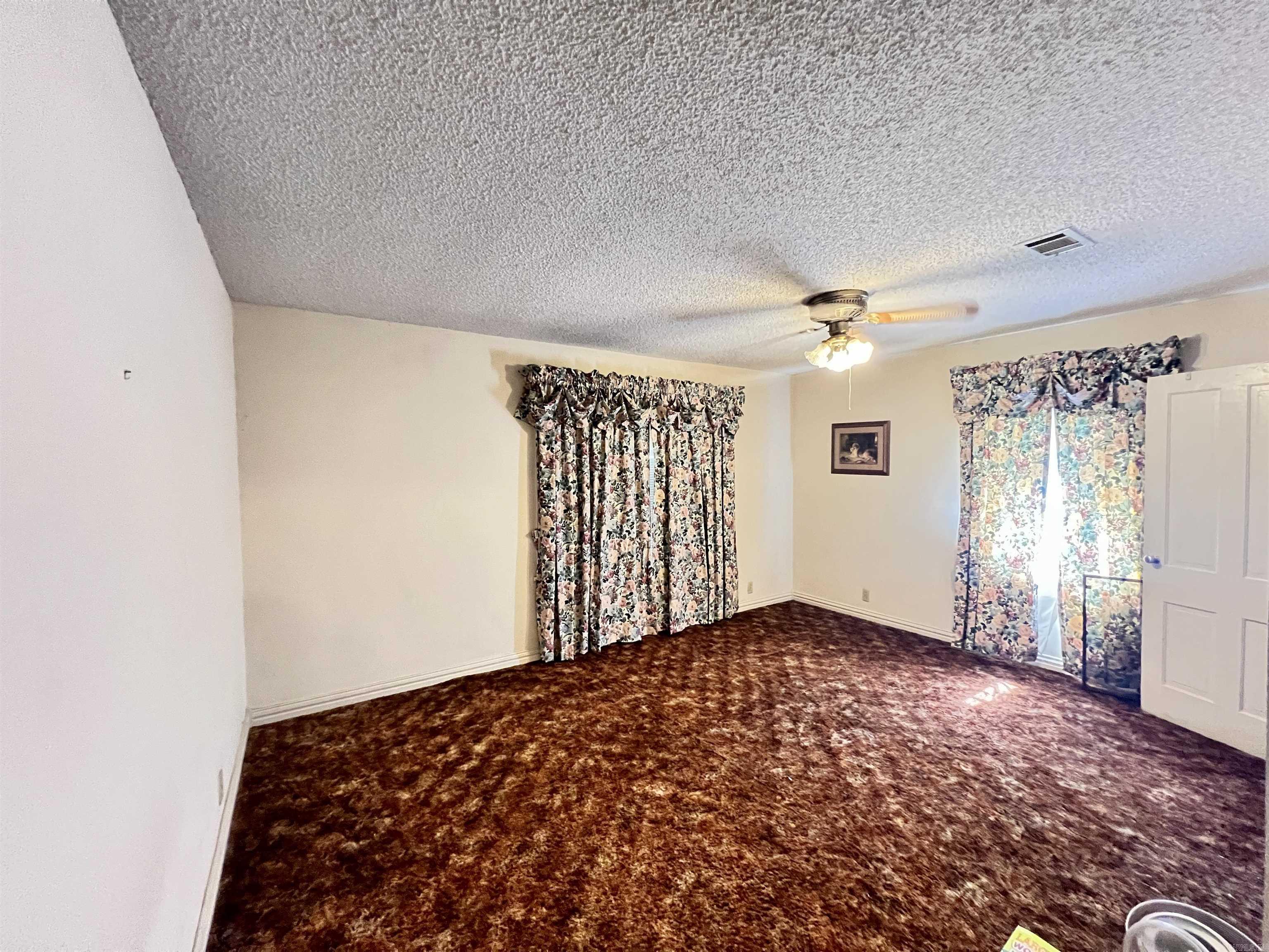 127 E Mill Street Property Photo 10