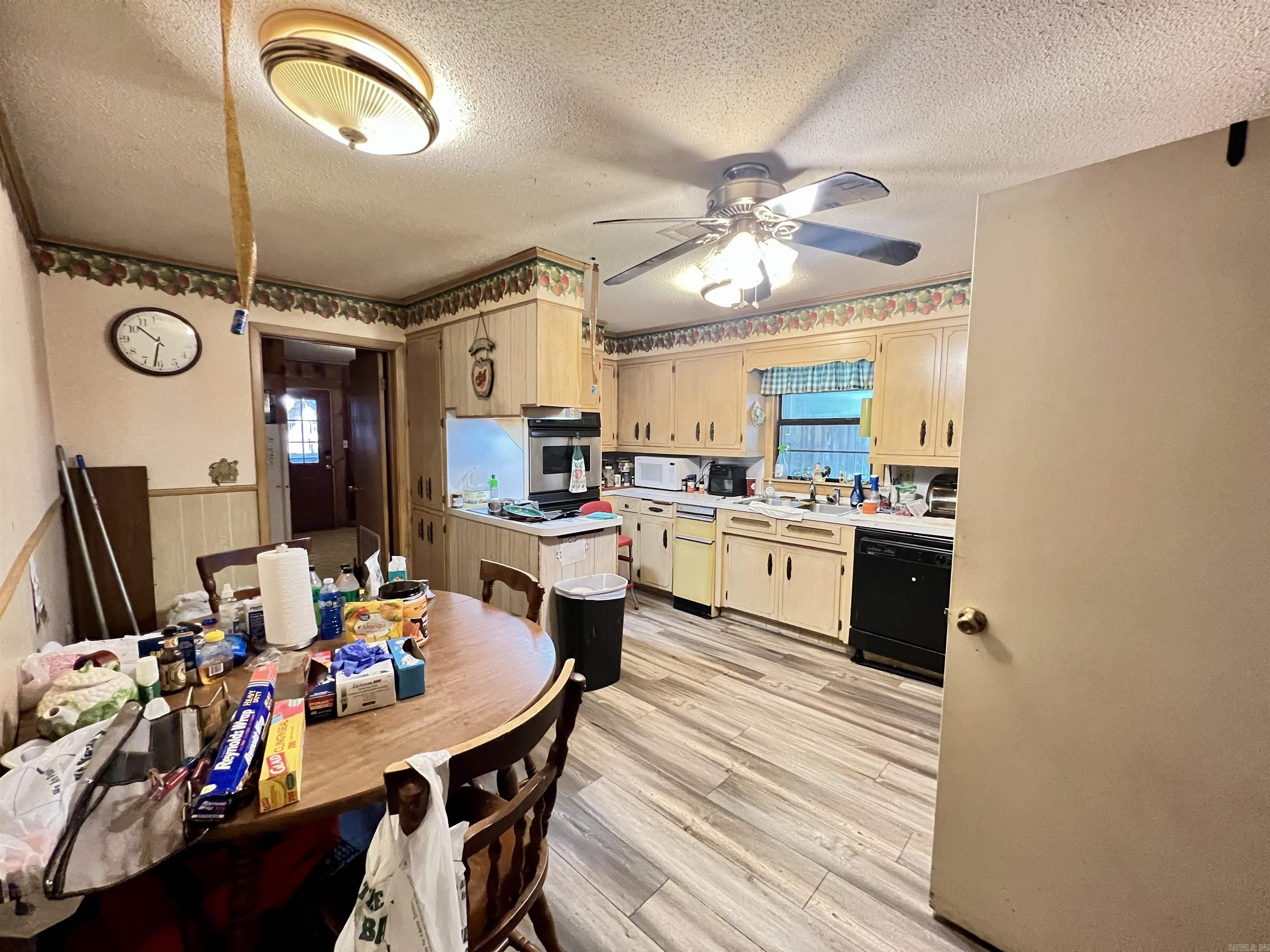 127 E Mill Street Property Photo 16