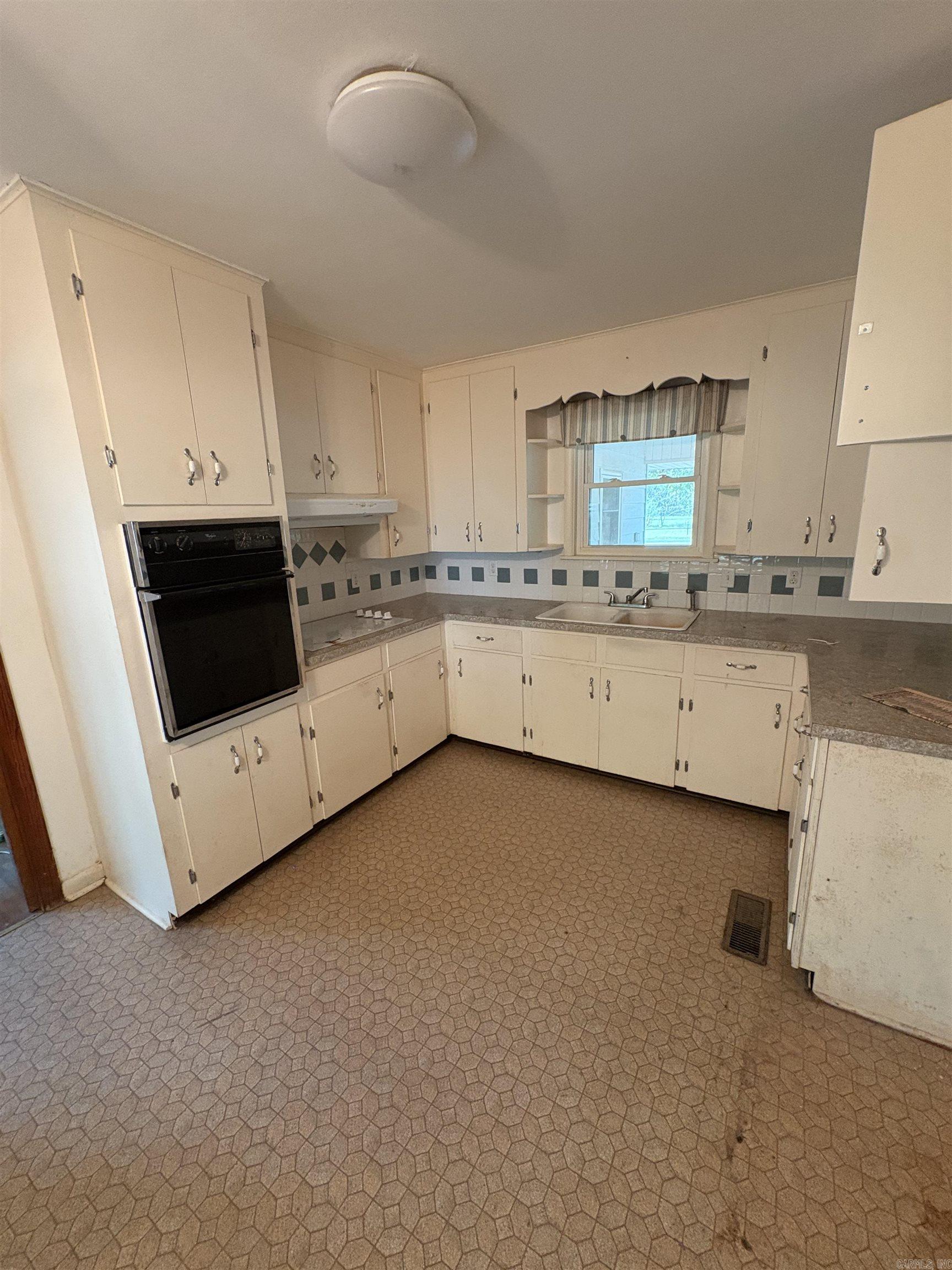 2301 Beauchamp Road Property Photo 8