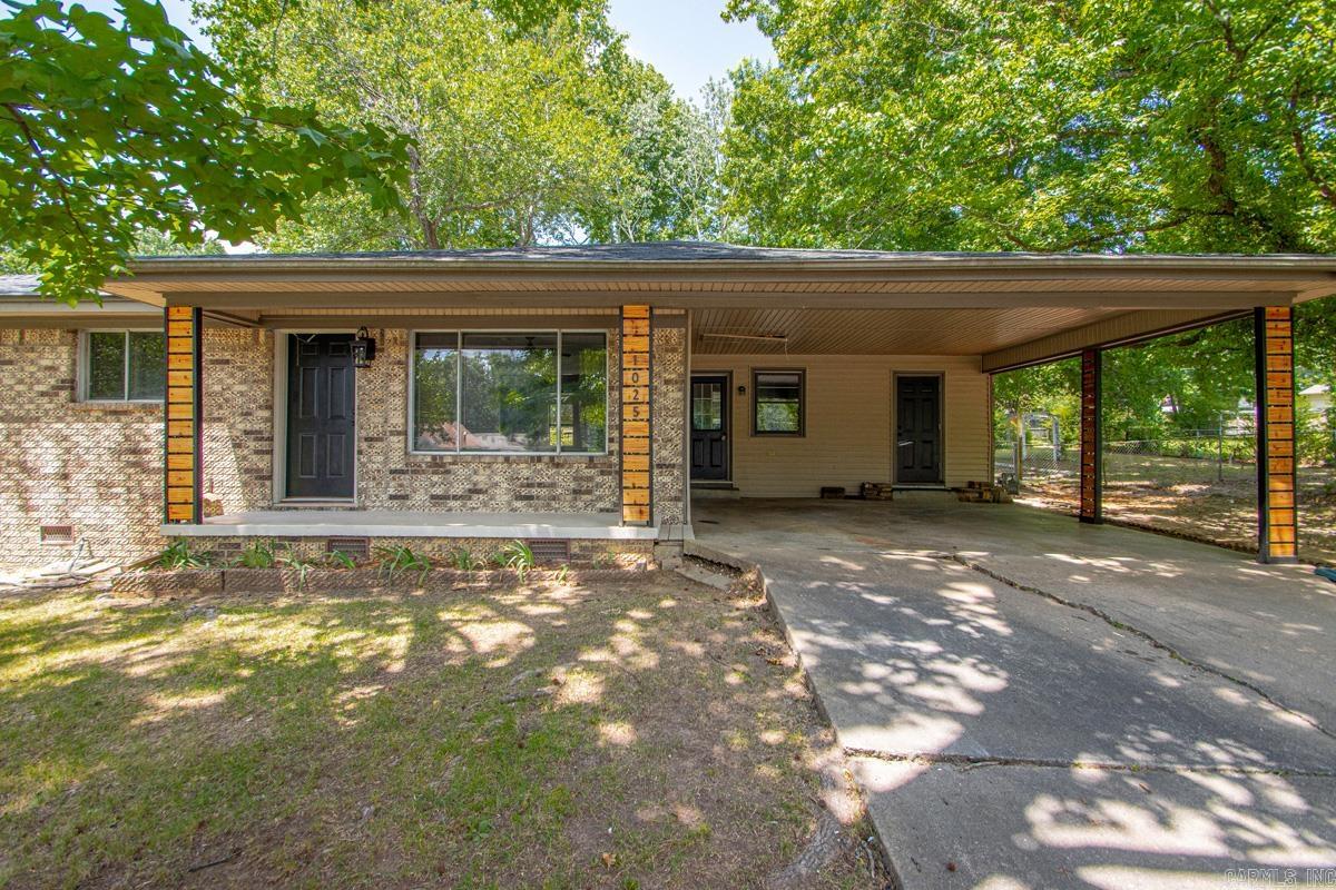 1025 Oakhurst Street Property Photo 1