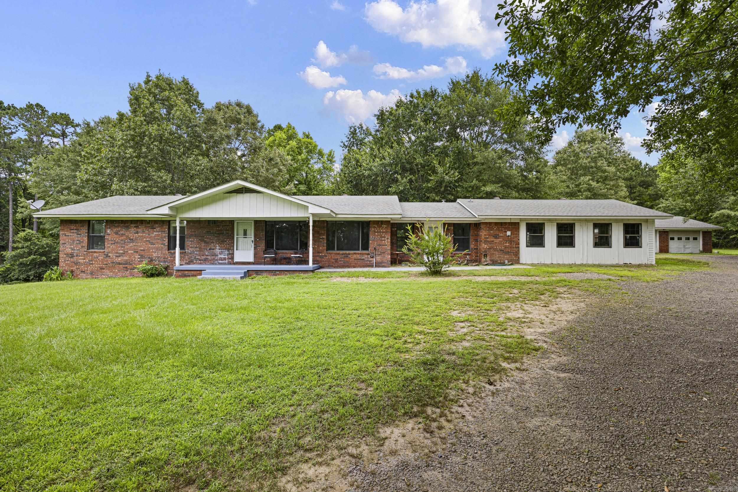 826 E 164 Highway Property Photo 1