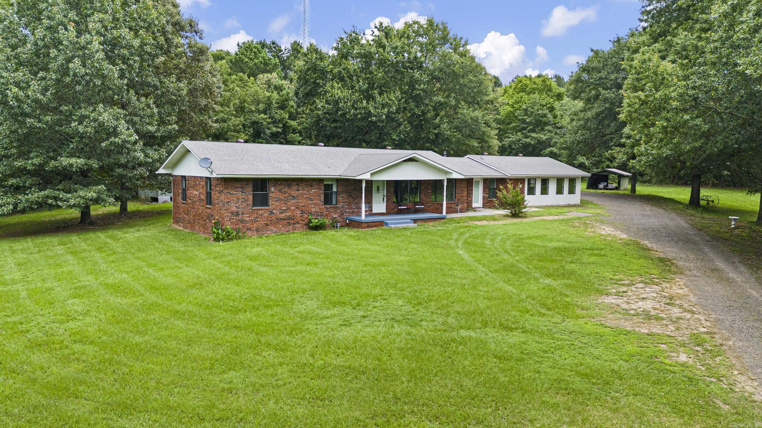 826 E 164 Highway Property Photo 2