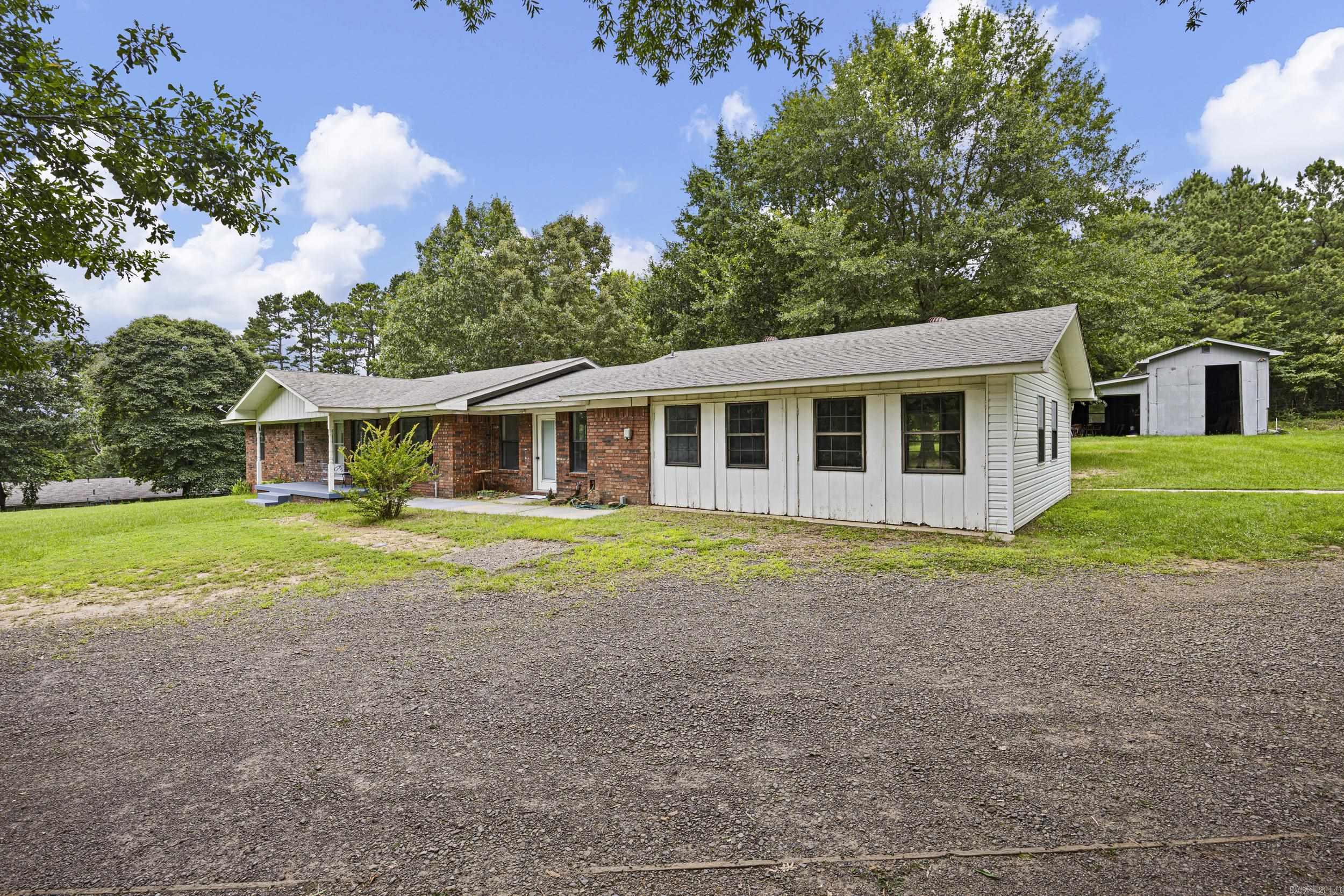 826 E 164 Highway Property Photo 3