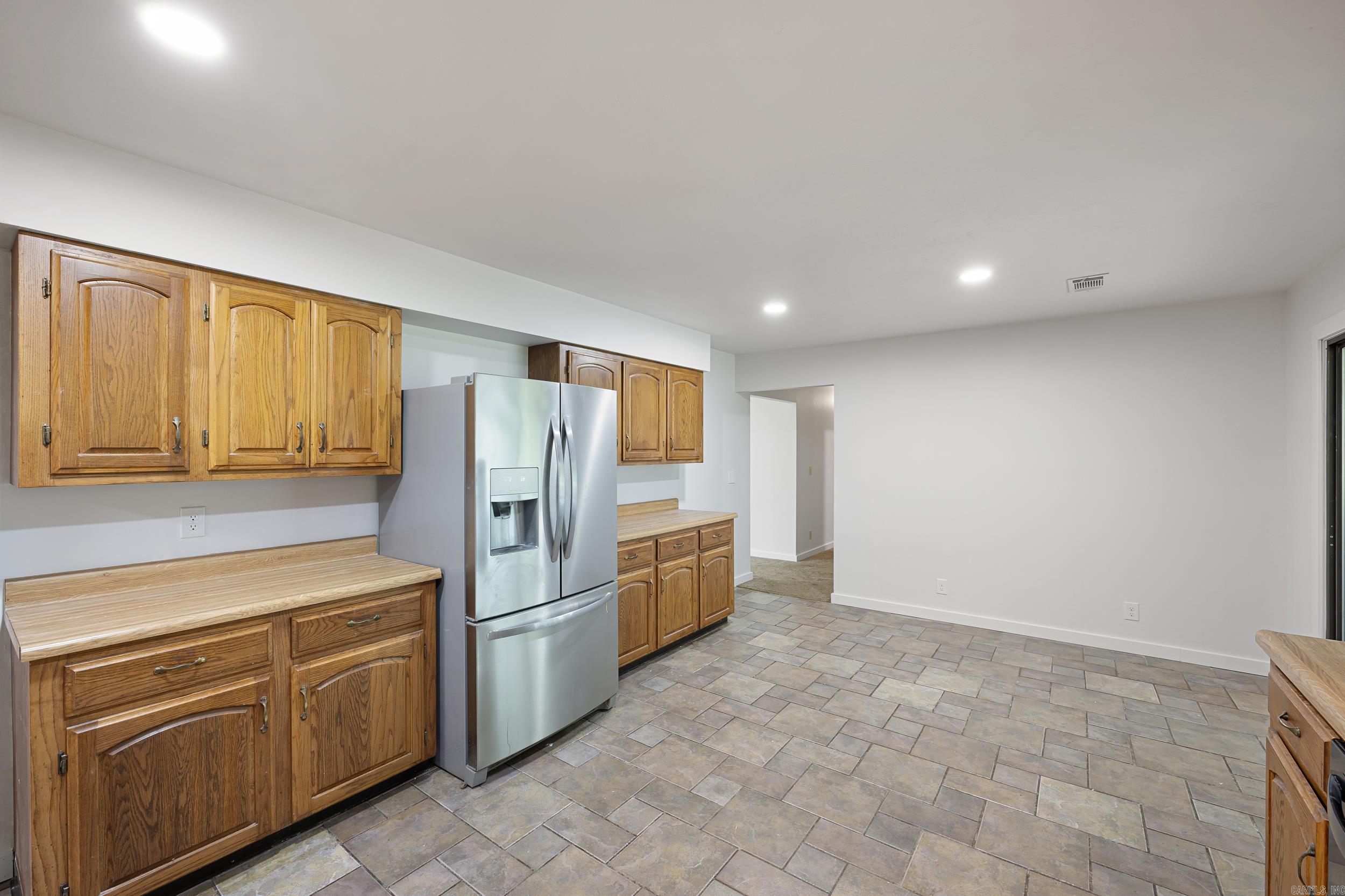 826 E 164 Highway Property Photo 6