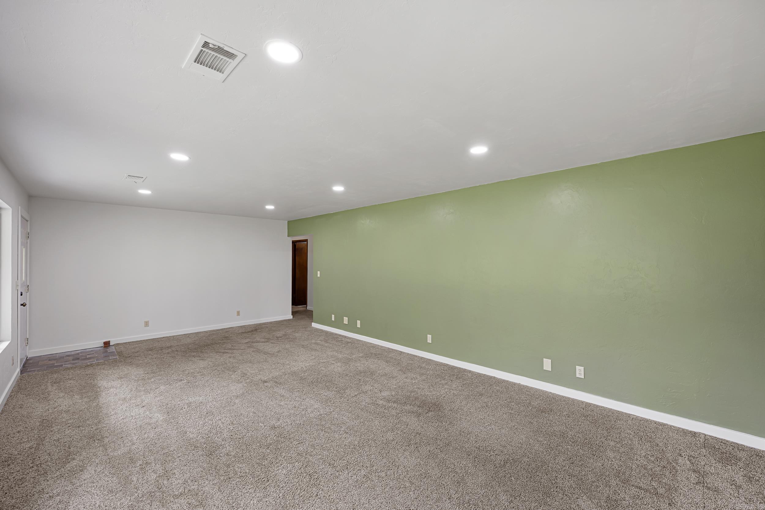 826 E 164 Highway Property Photo 9