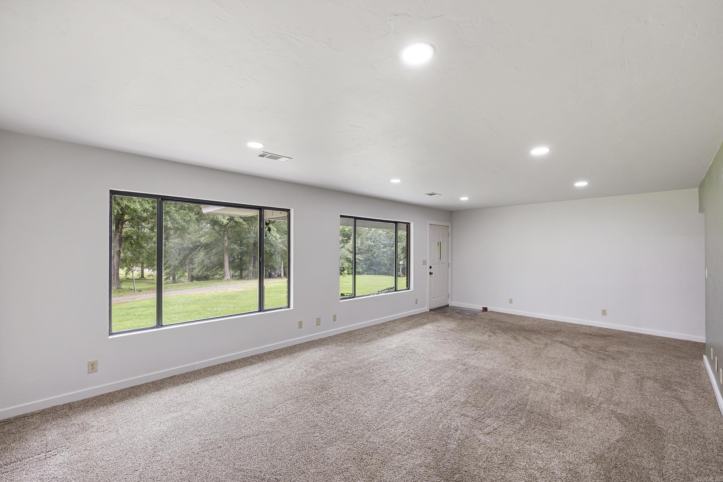 826 E 164 Highway Property Photo 10
