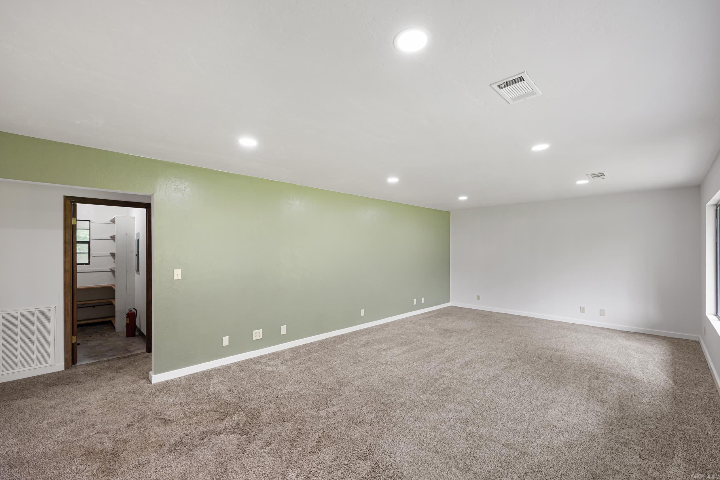 826 E 164 Highway Property Photo 11