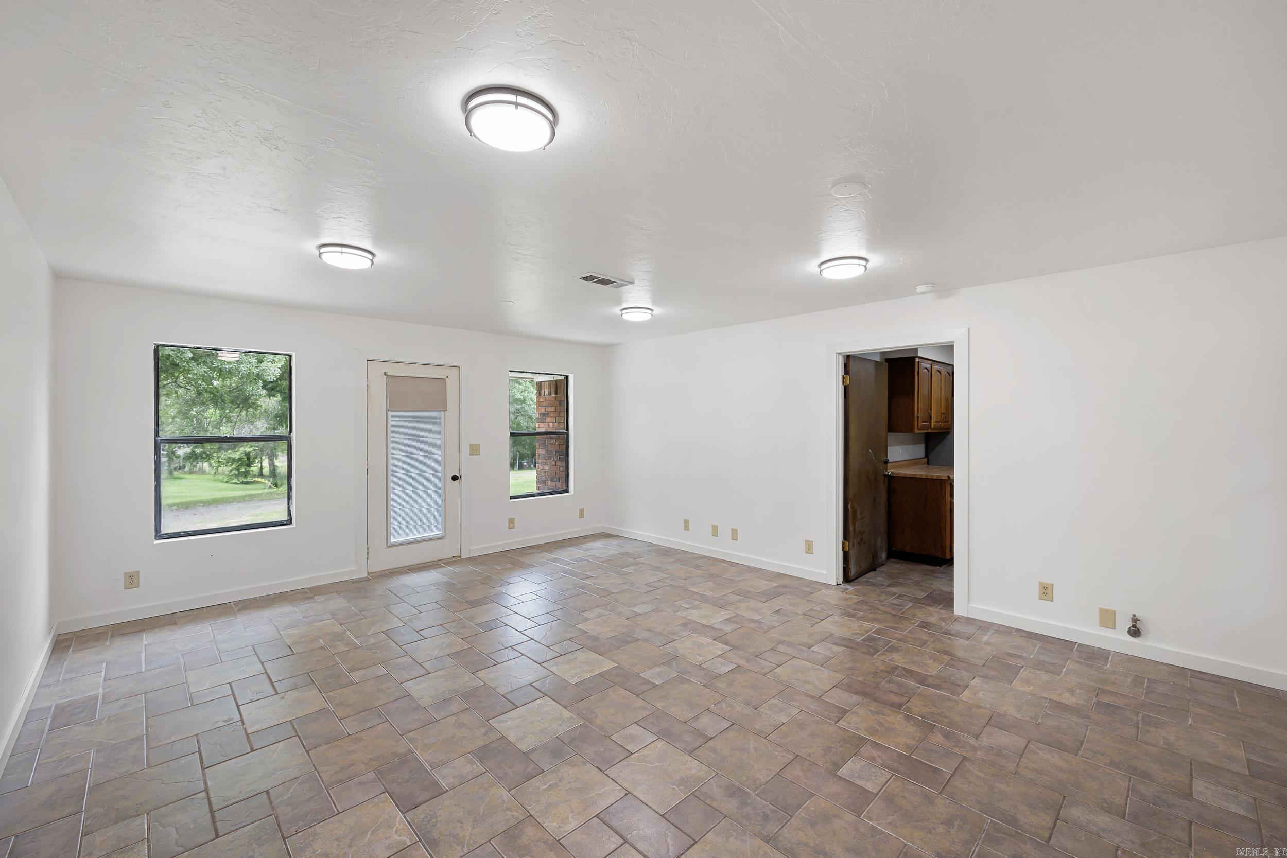 826 E 164 Highway Property Photo 13