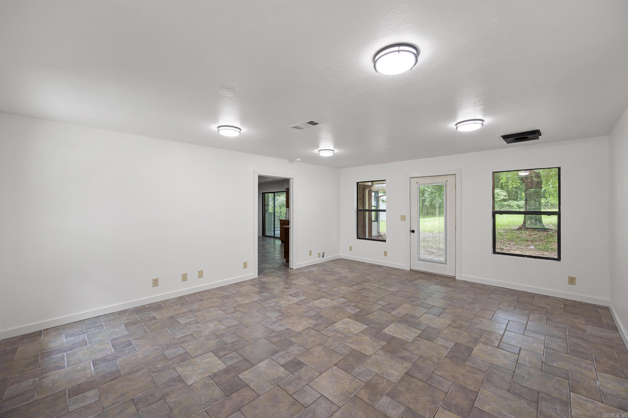 826 E 164 Highway Property Photo 14