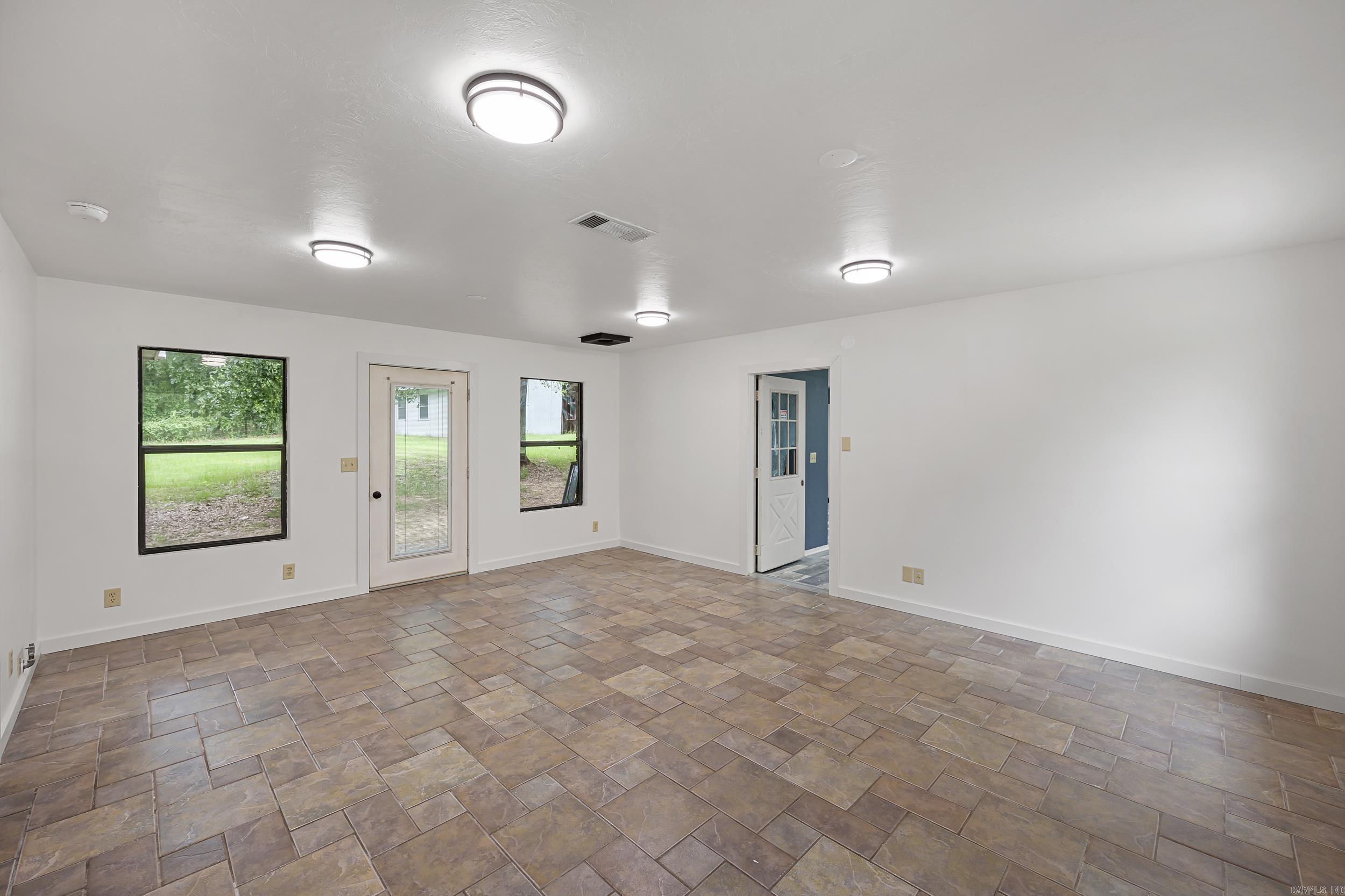 826 E 164 Highway Property Photo 15