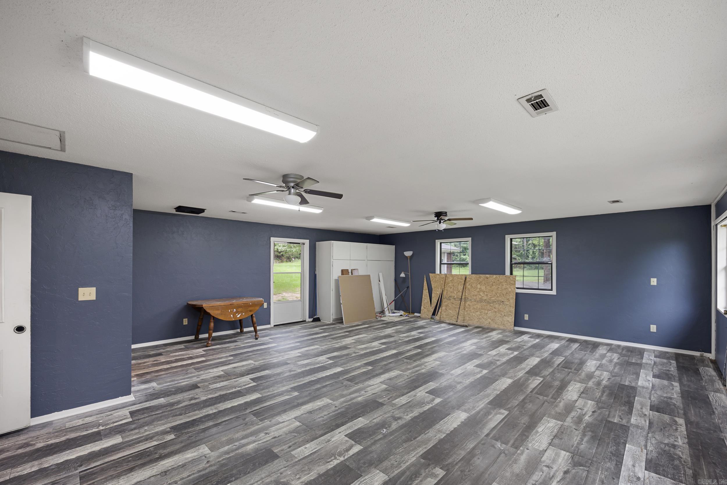 826 E 164 Highway Property Photo 16