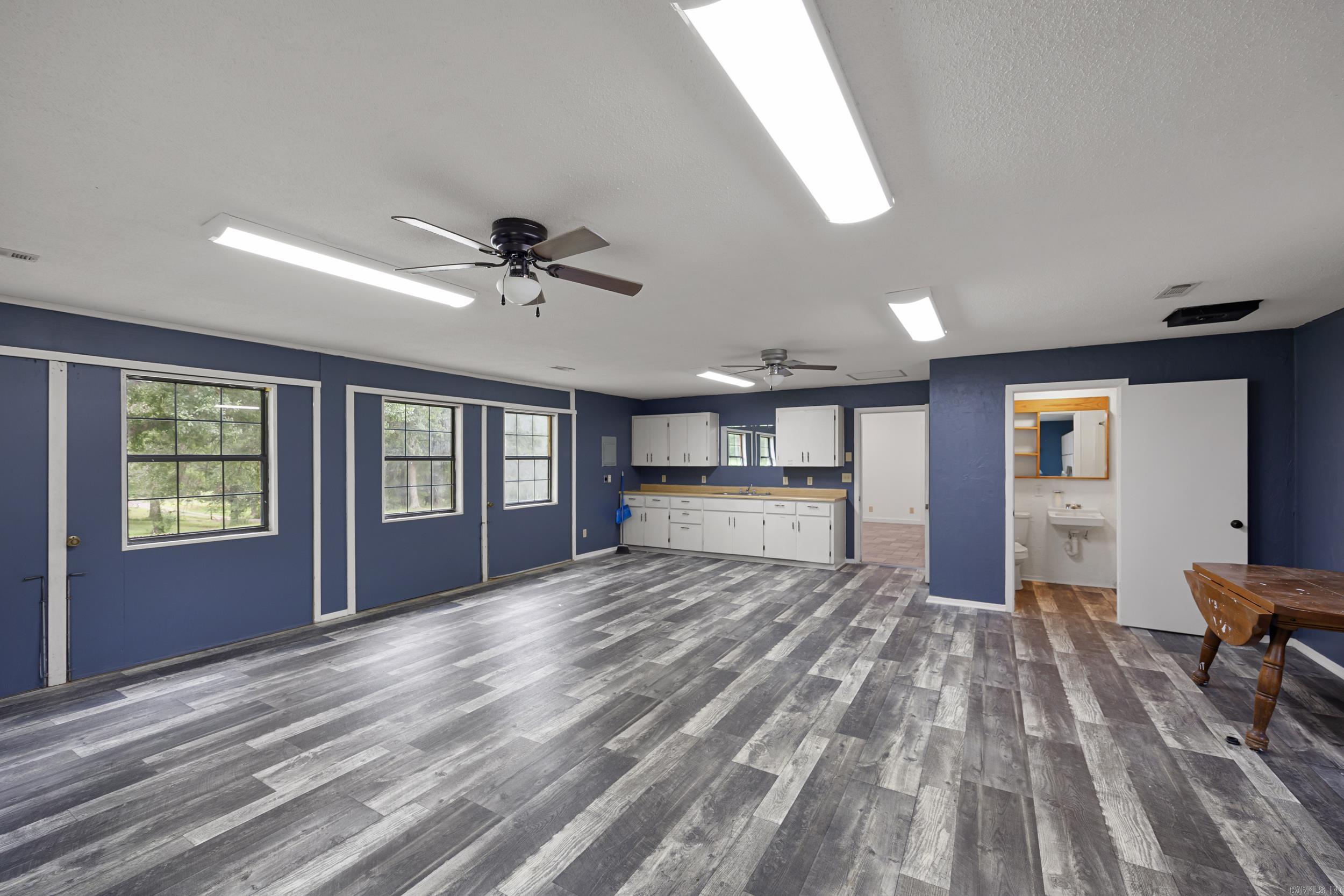 826 E 164 Highway Property Photo 18