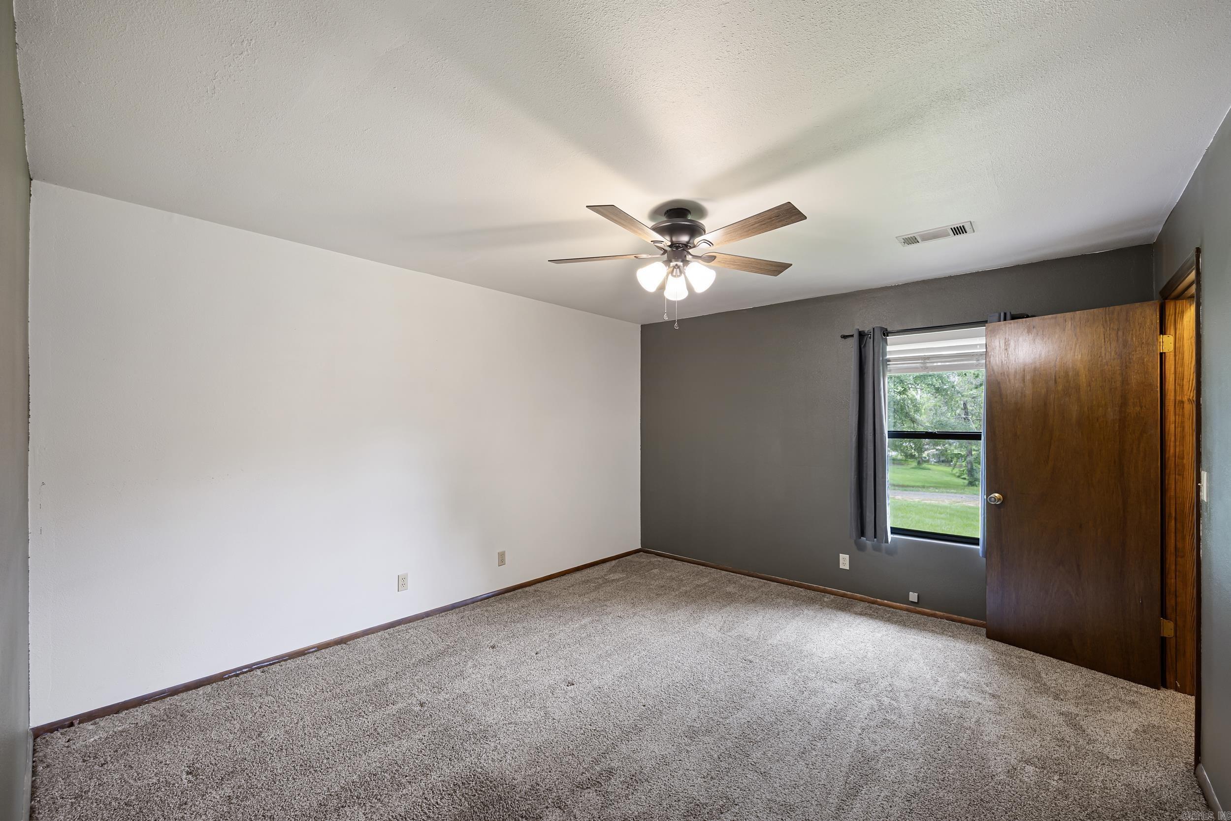 826 E 164 Highway Property Photo 23