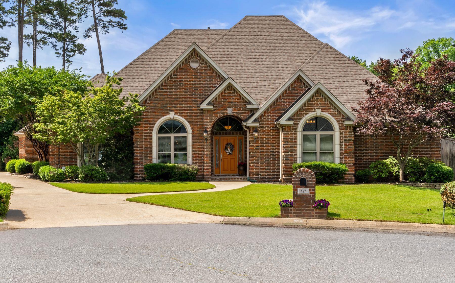 127 Grenoble Circle Property Photo 1
