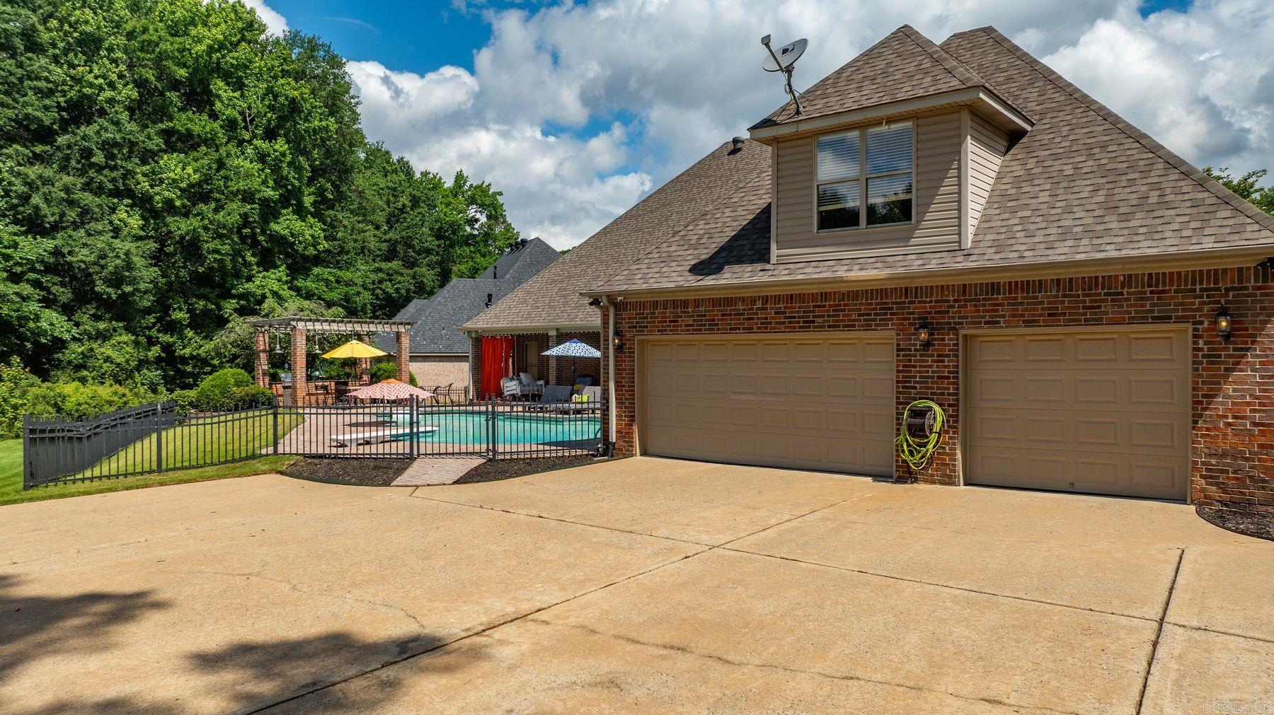 127 Grenoble Circle Property Photo 38