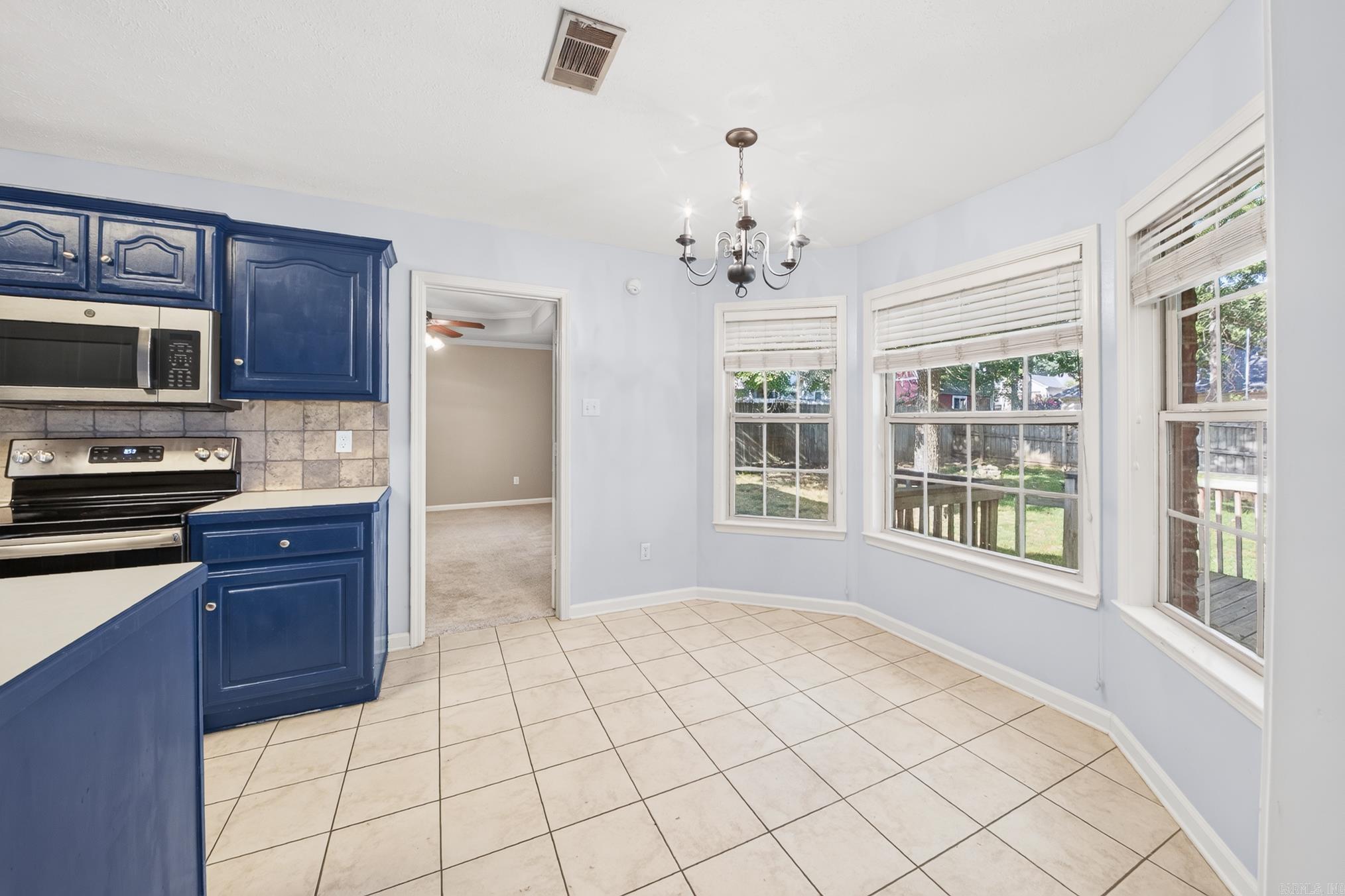 18 Highplains Drive Property Photo 13