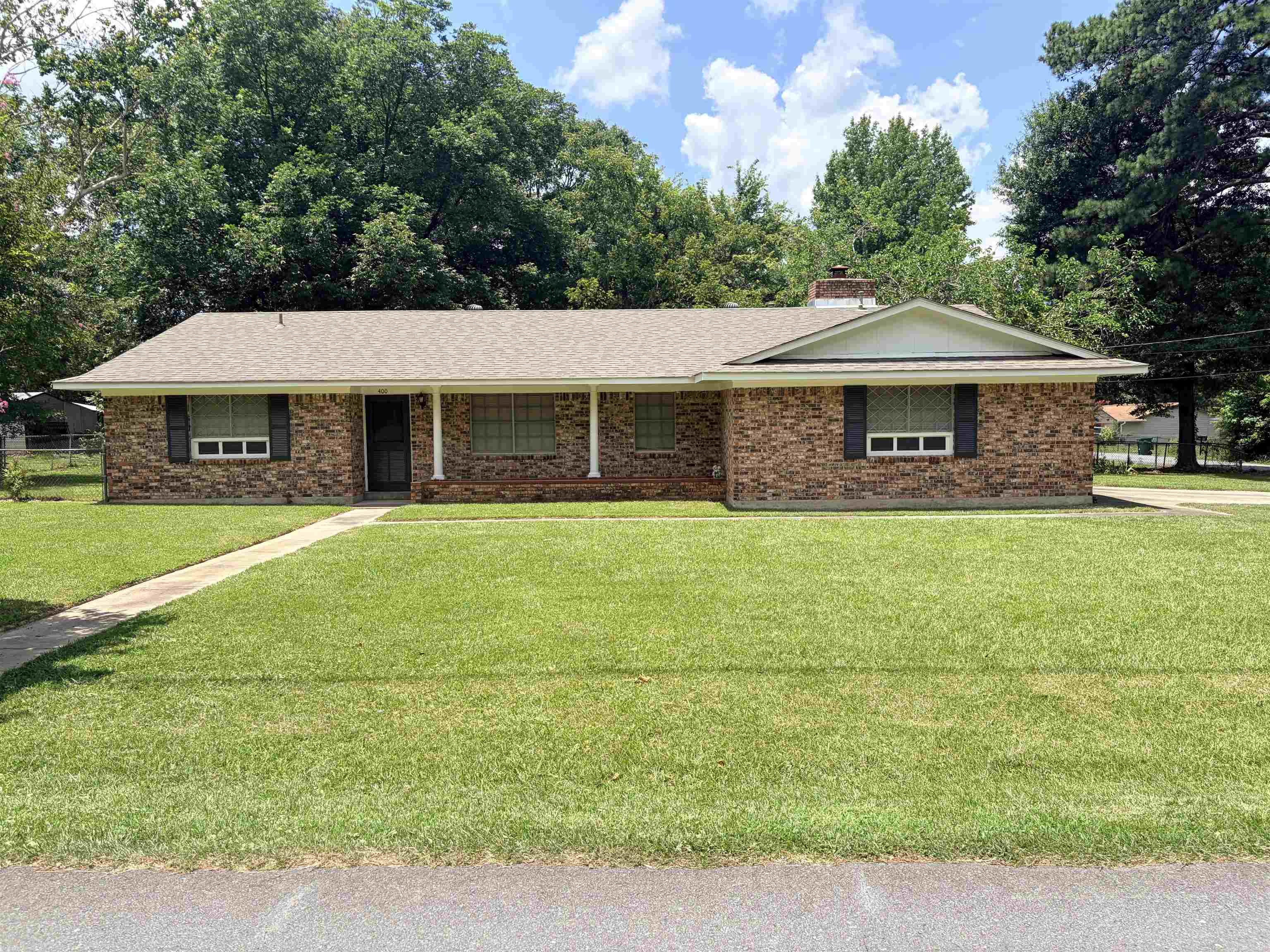 400 Parkway Drive Property Photo 1