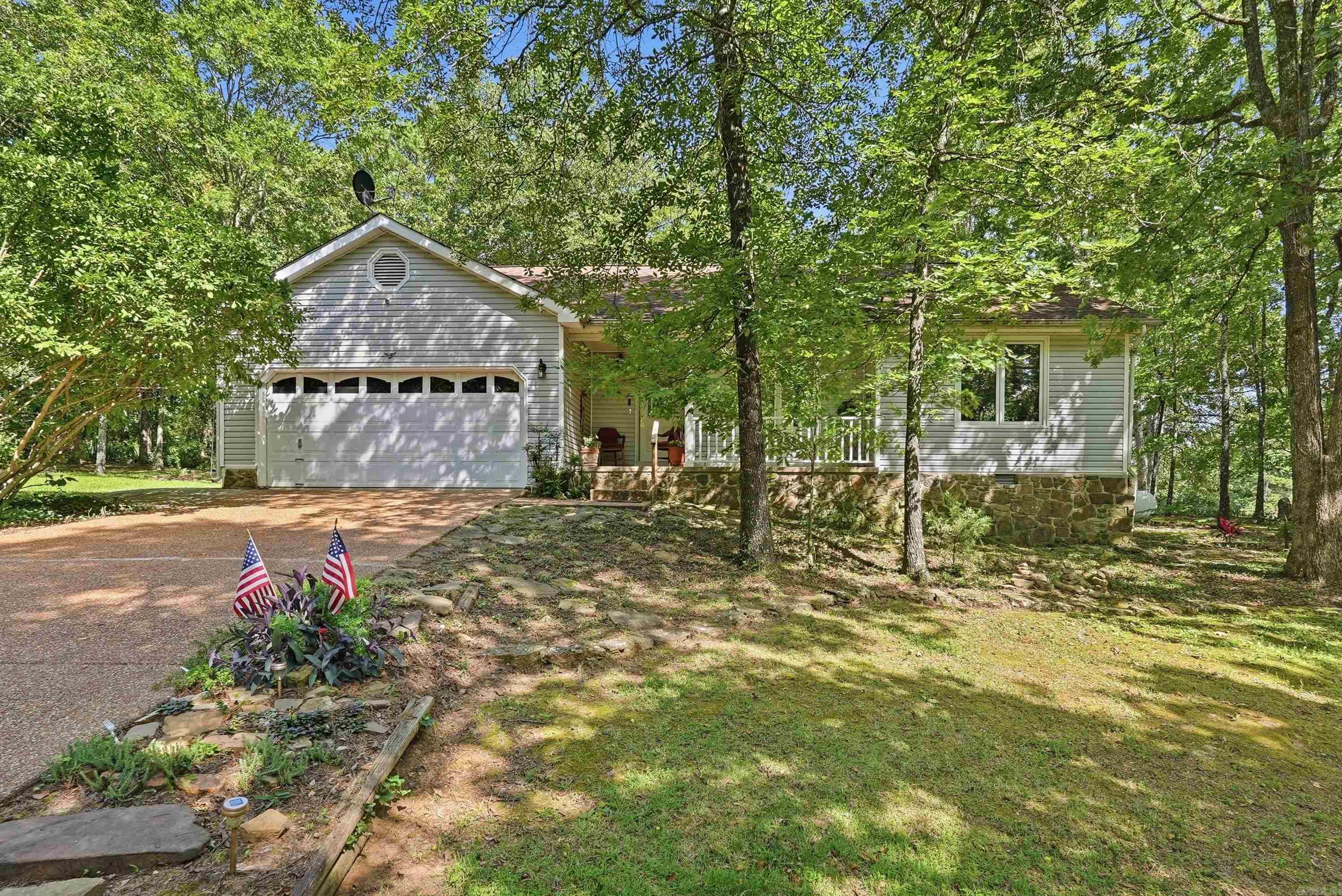 106 Dahlia Circle Property Photo 1