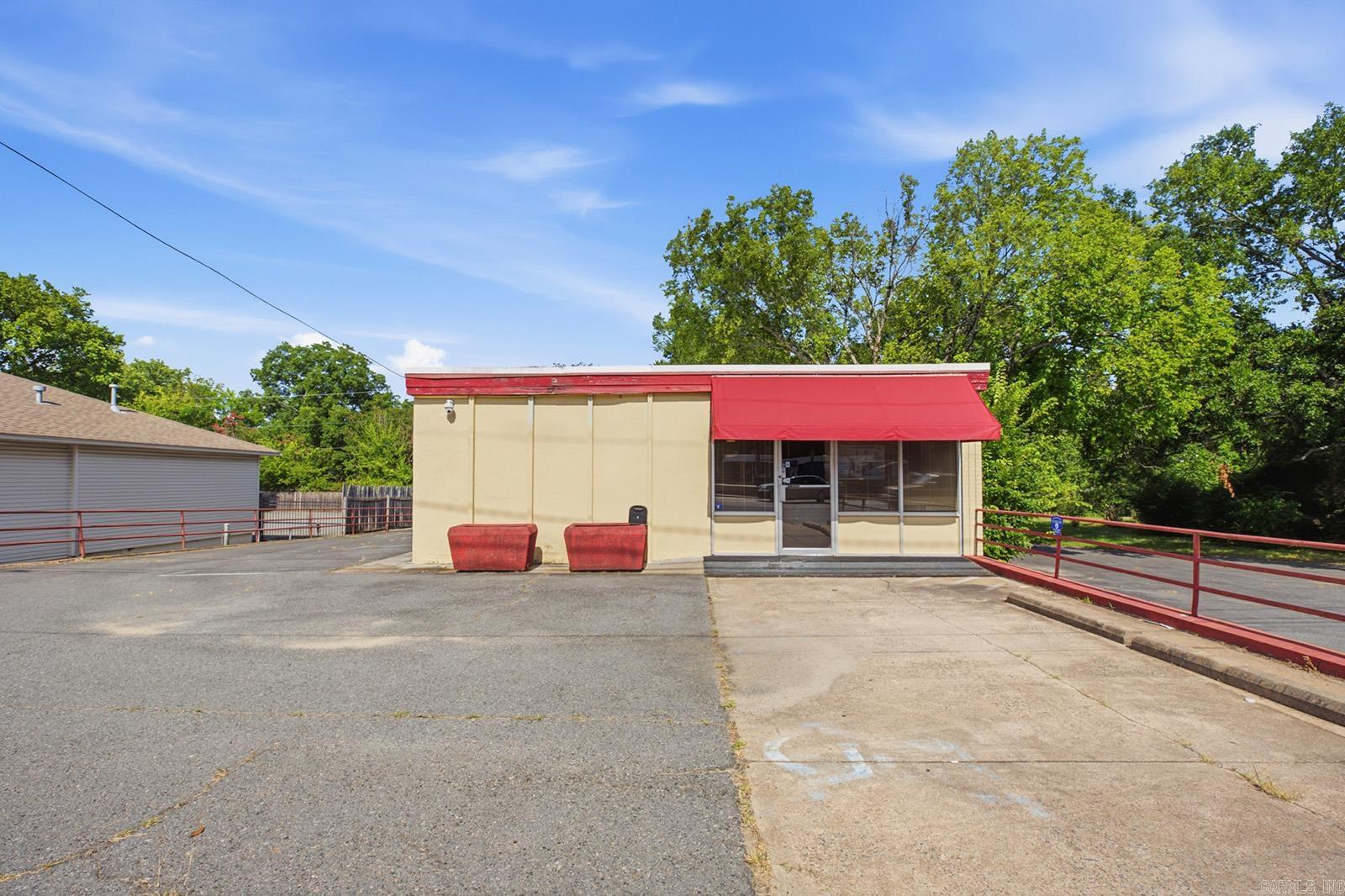 1601 S University Avenue Property Photo 1