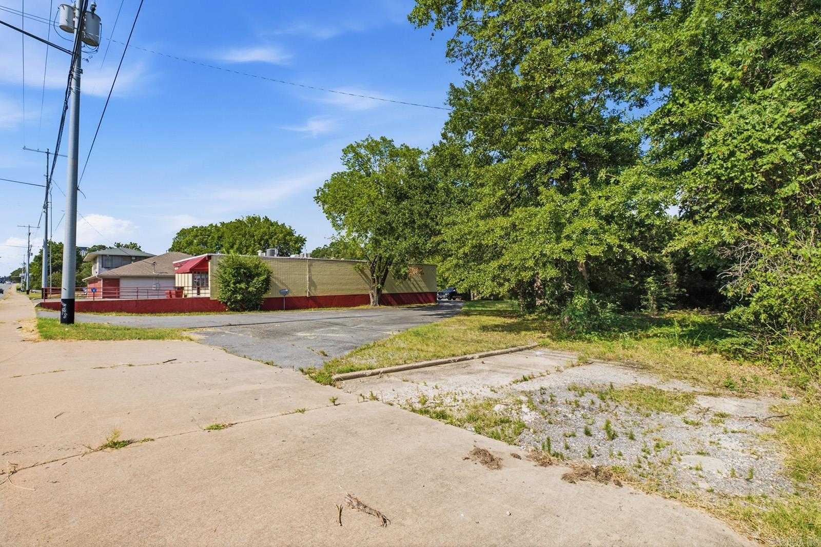 1601 S University Avenue Property Photo 4