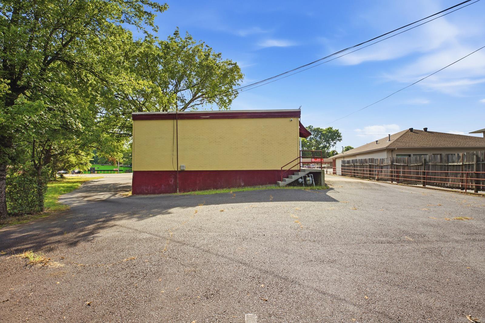 1601 S University Avenue Property Photo 6
