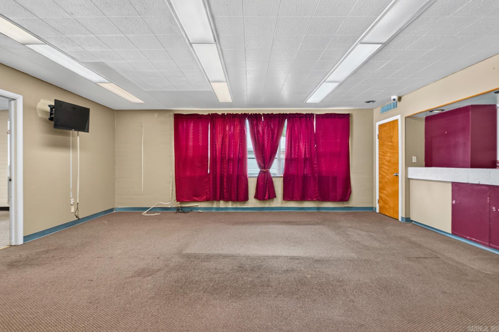 1601 S University Avenue Property Photo 15