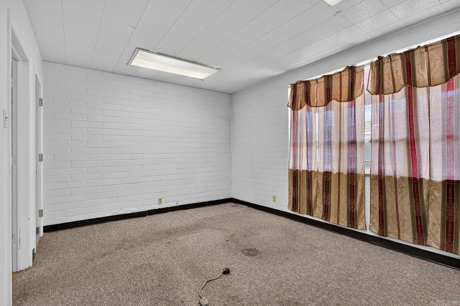 1601 S University Avenue Property Photo 20