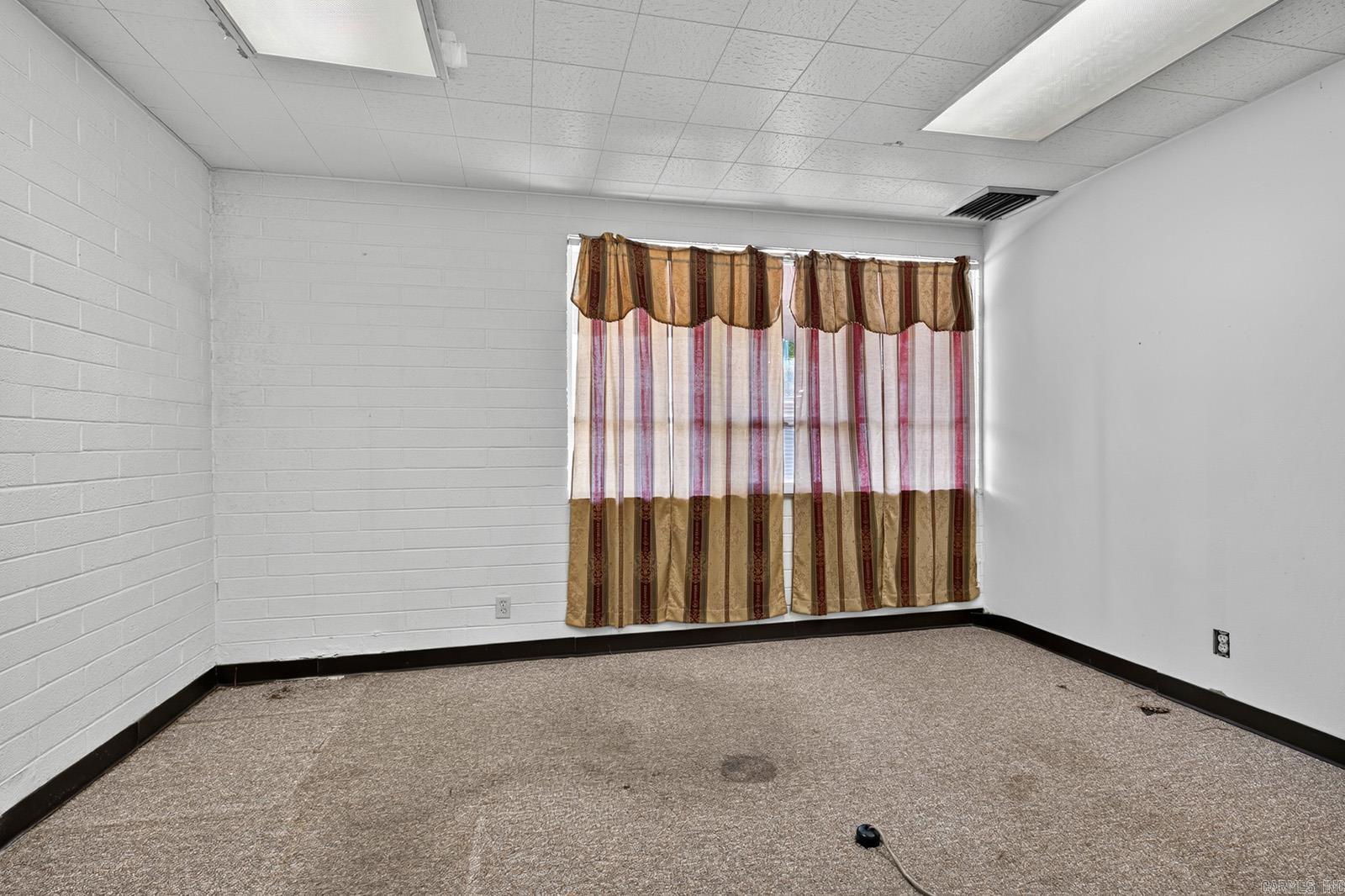 1601 S University Avenue Property Photo 21