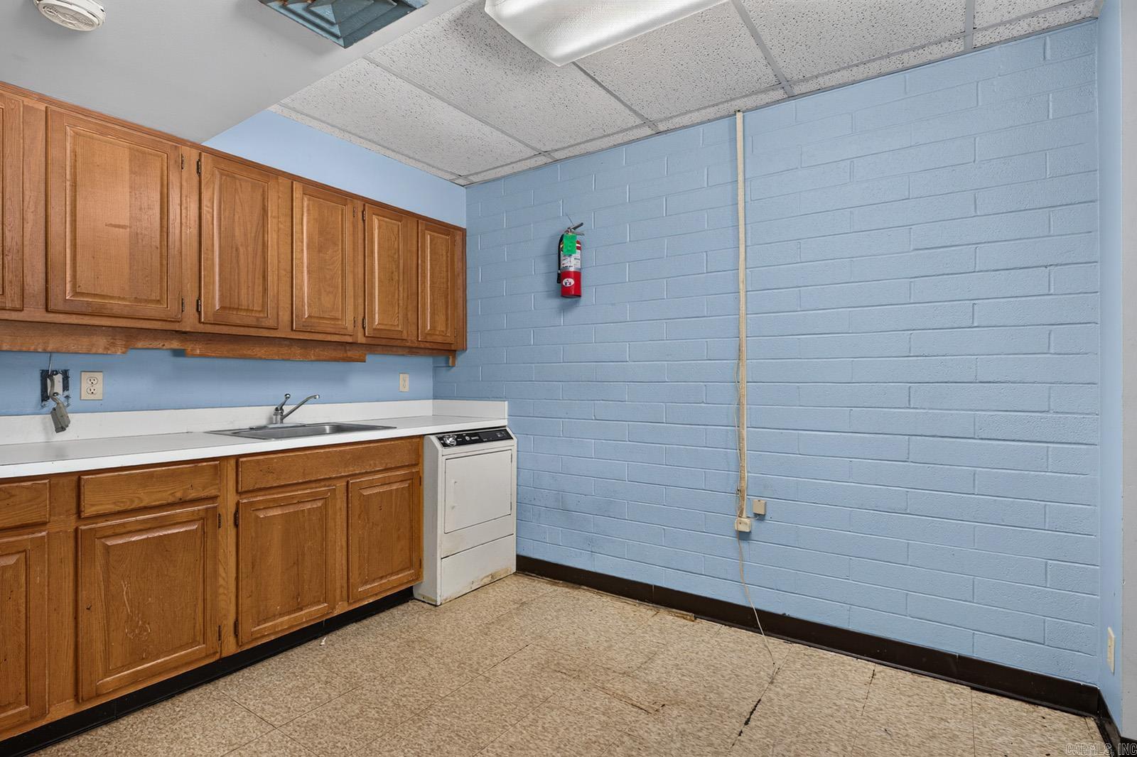 1601 S University Avenue Property Photo 22