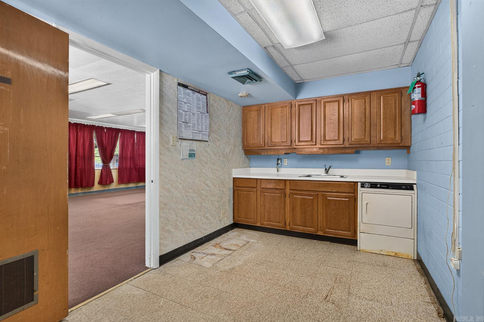 1601 S University Avenue Property Photo 23