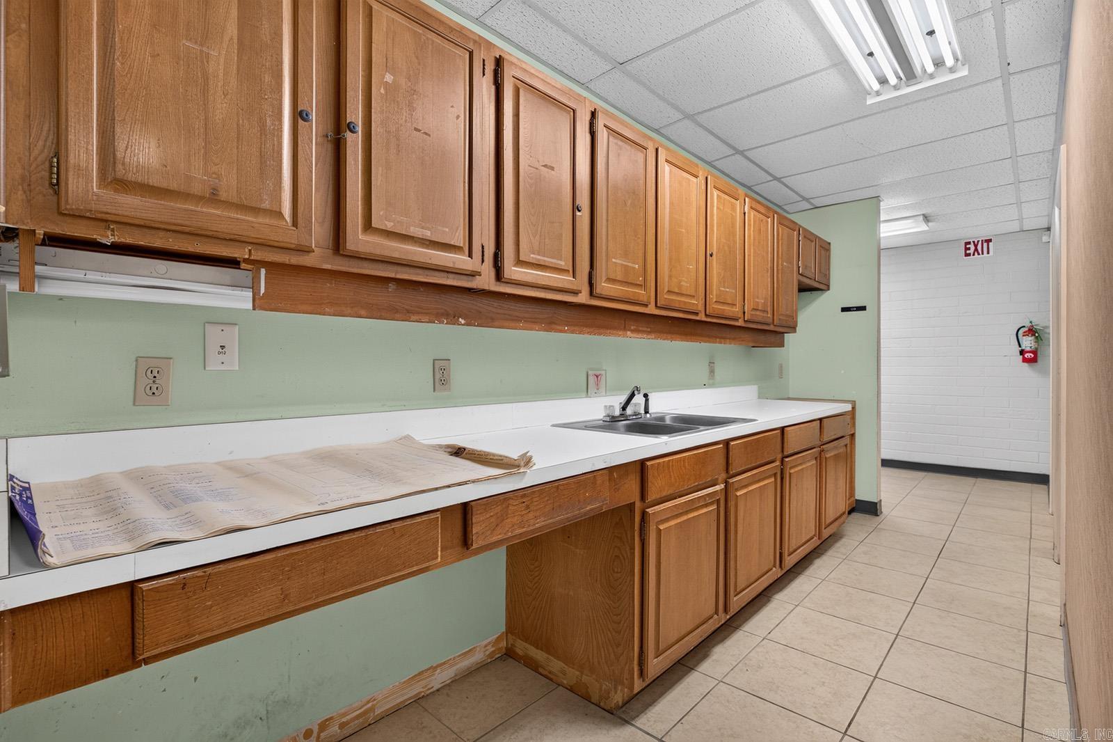 1601 S University Avenue Property Photo 35