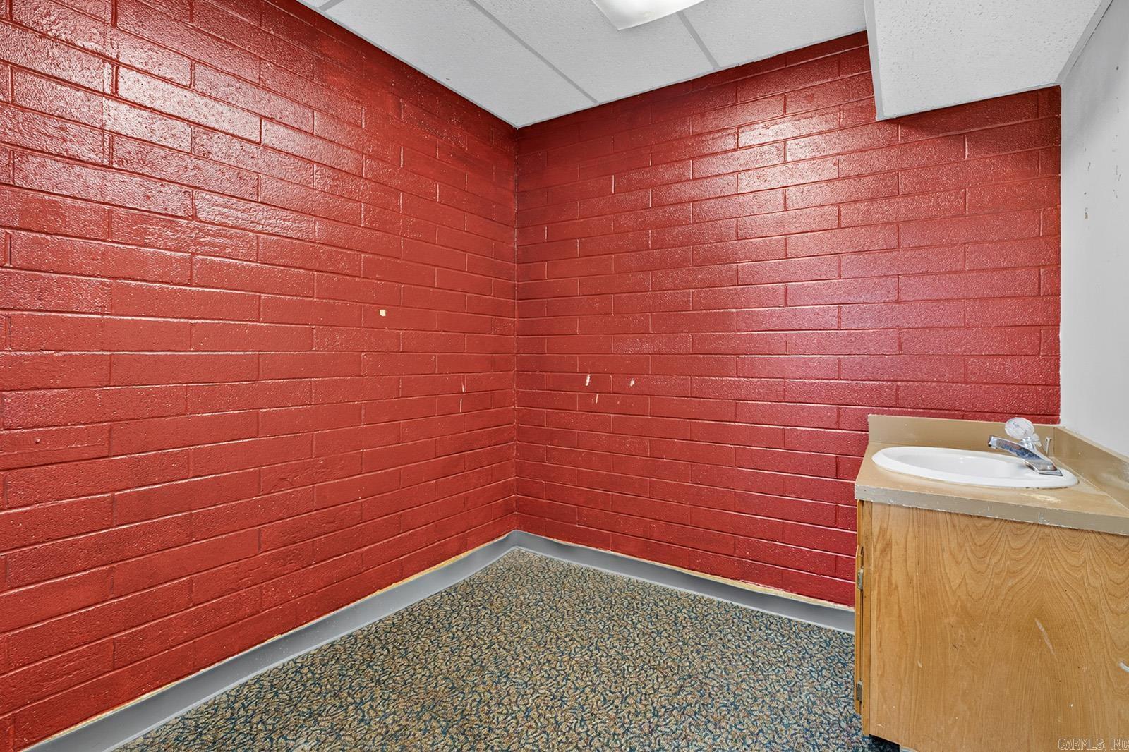 1601 S University Avenue Property Photo 37