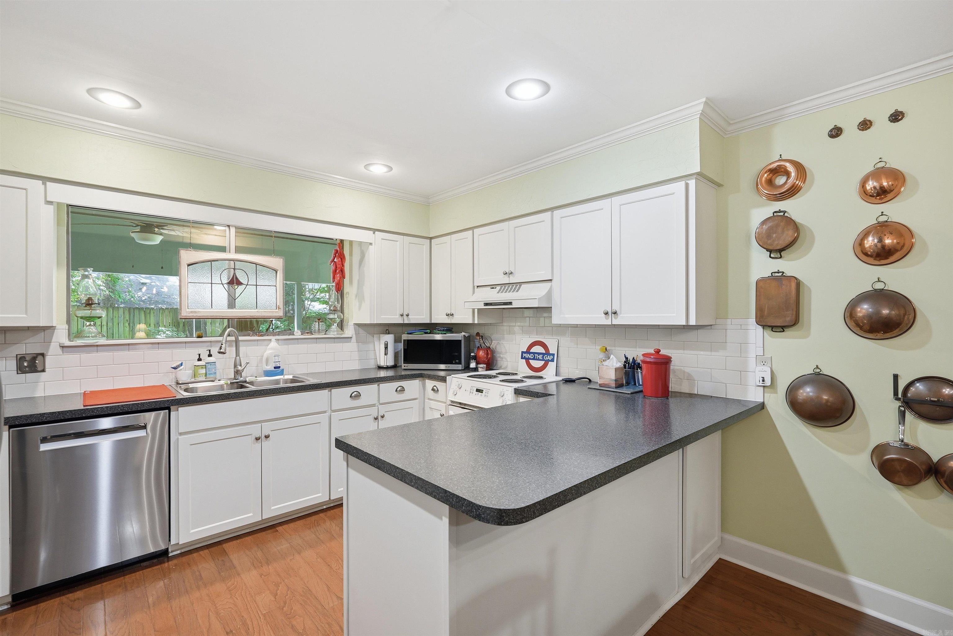 17 Sandstone Property Photo 14