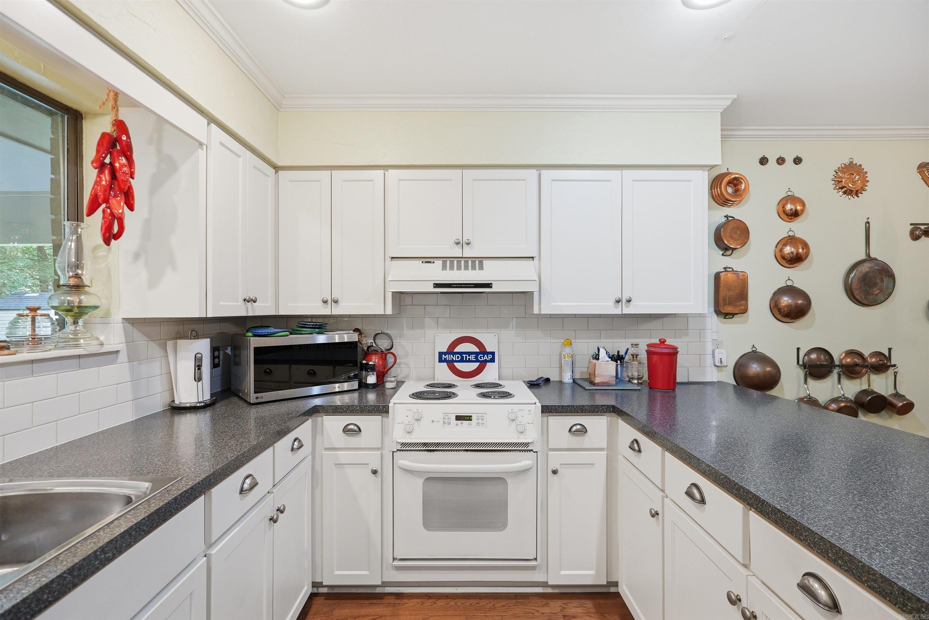 17 Sandstone Property Photo 15