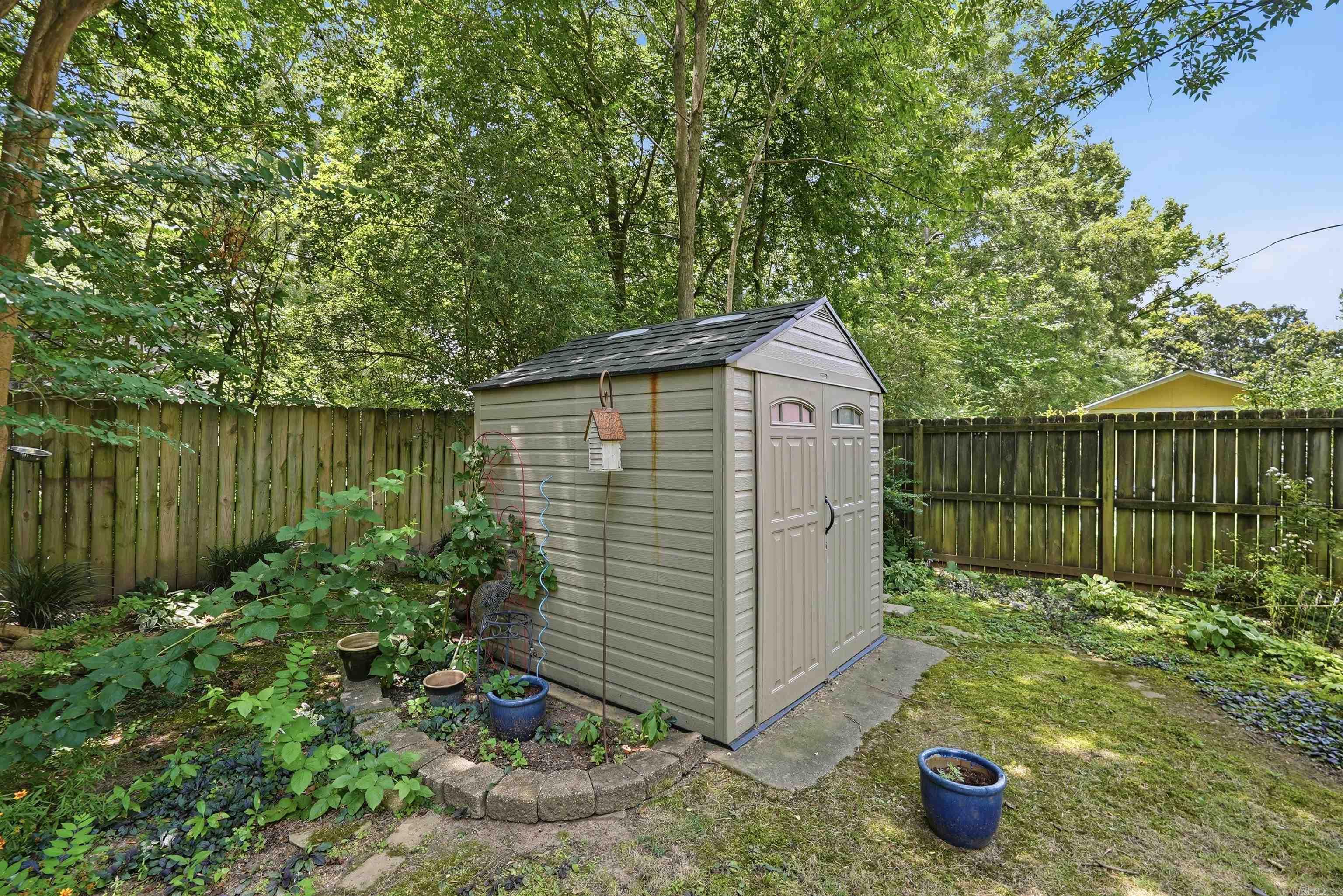 17 Sandstone Property Photo 31