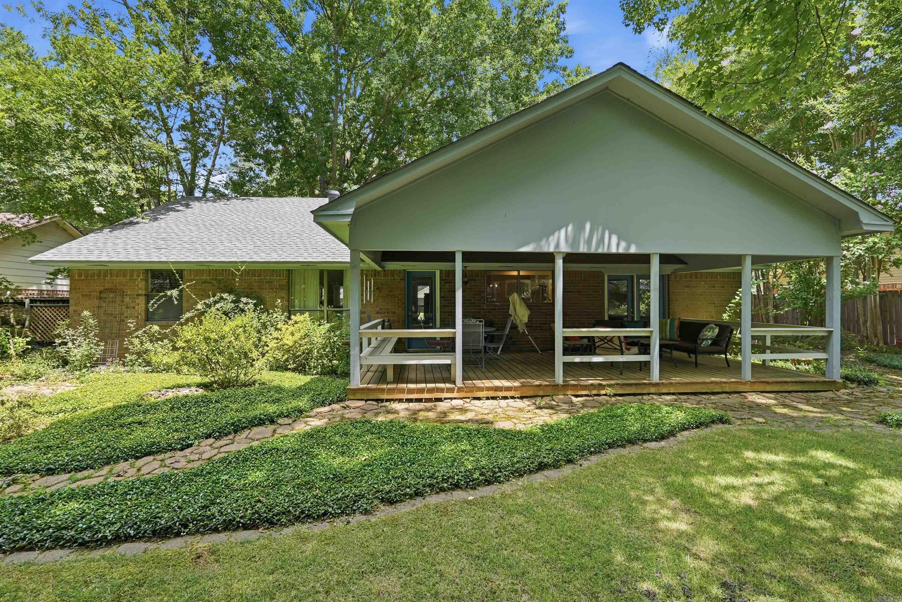 17 Sandstone Property Photo 32