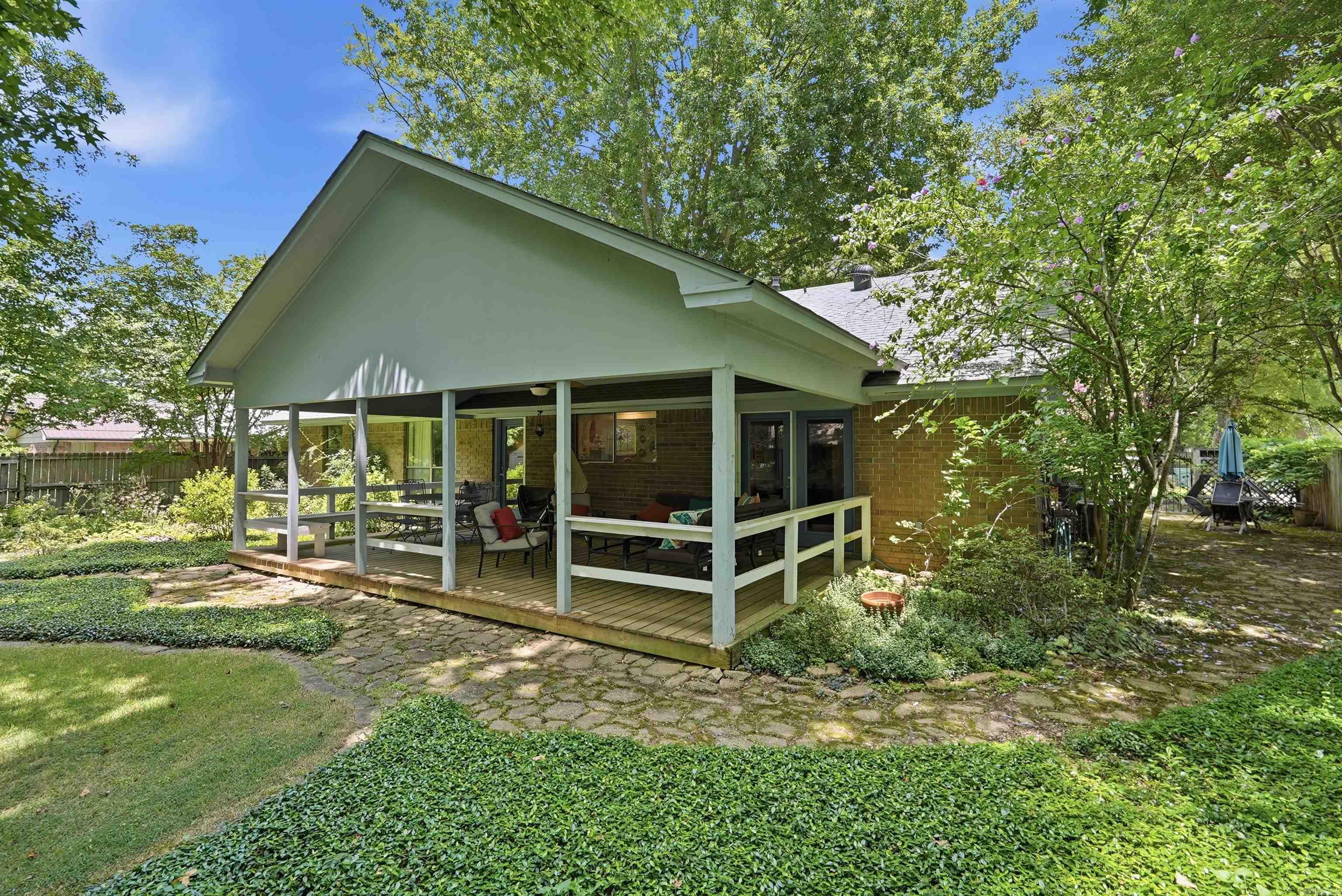 17 Sandstone Property Photo 33