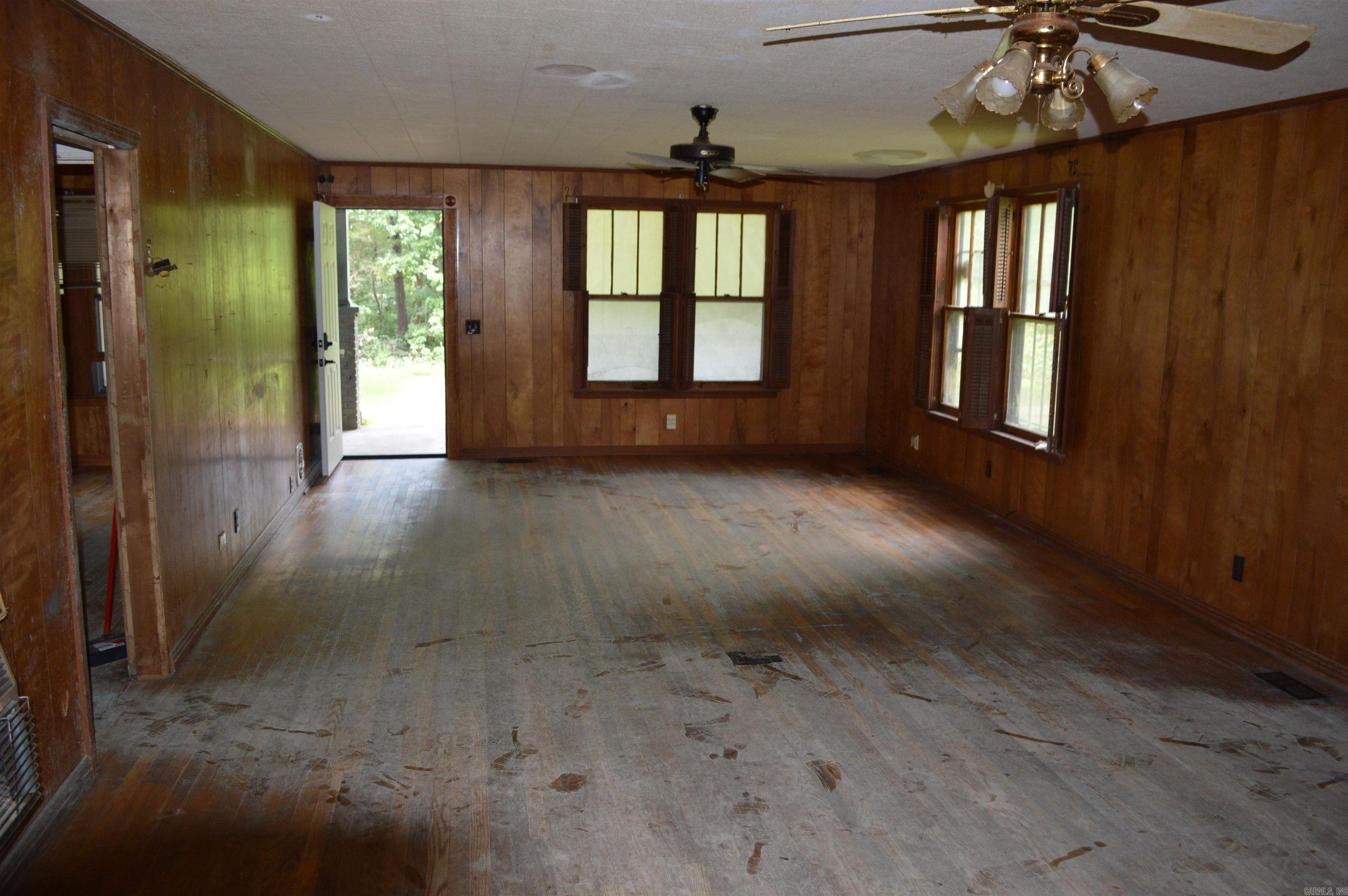 8068 Hilltop Lane Property Photo 4
