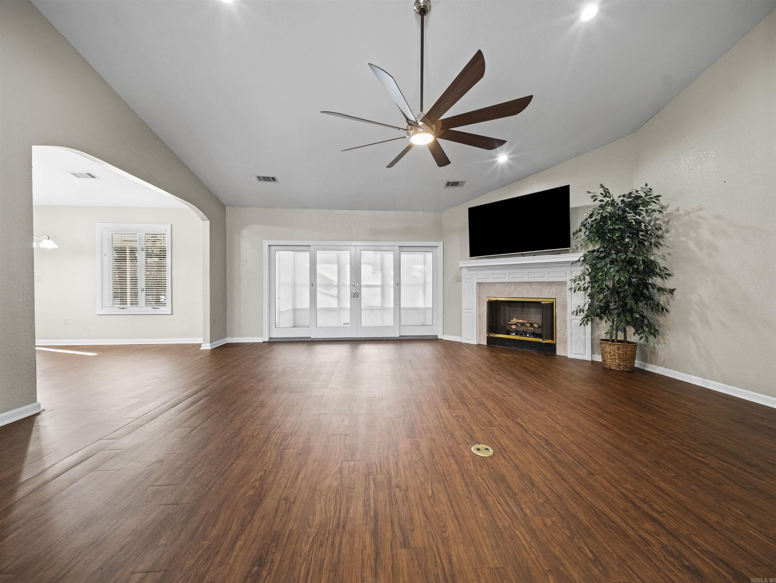 7 Resplandor Loop Property Photo 6