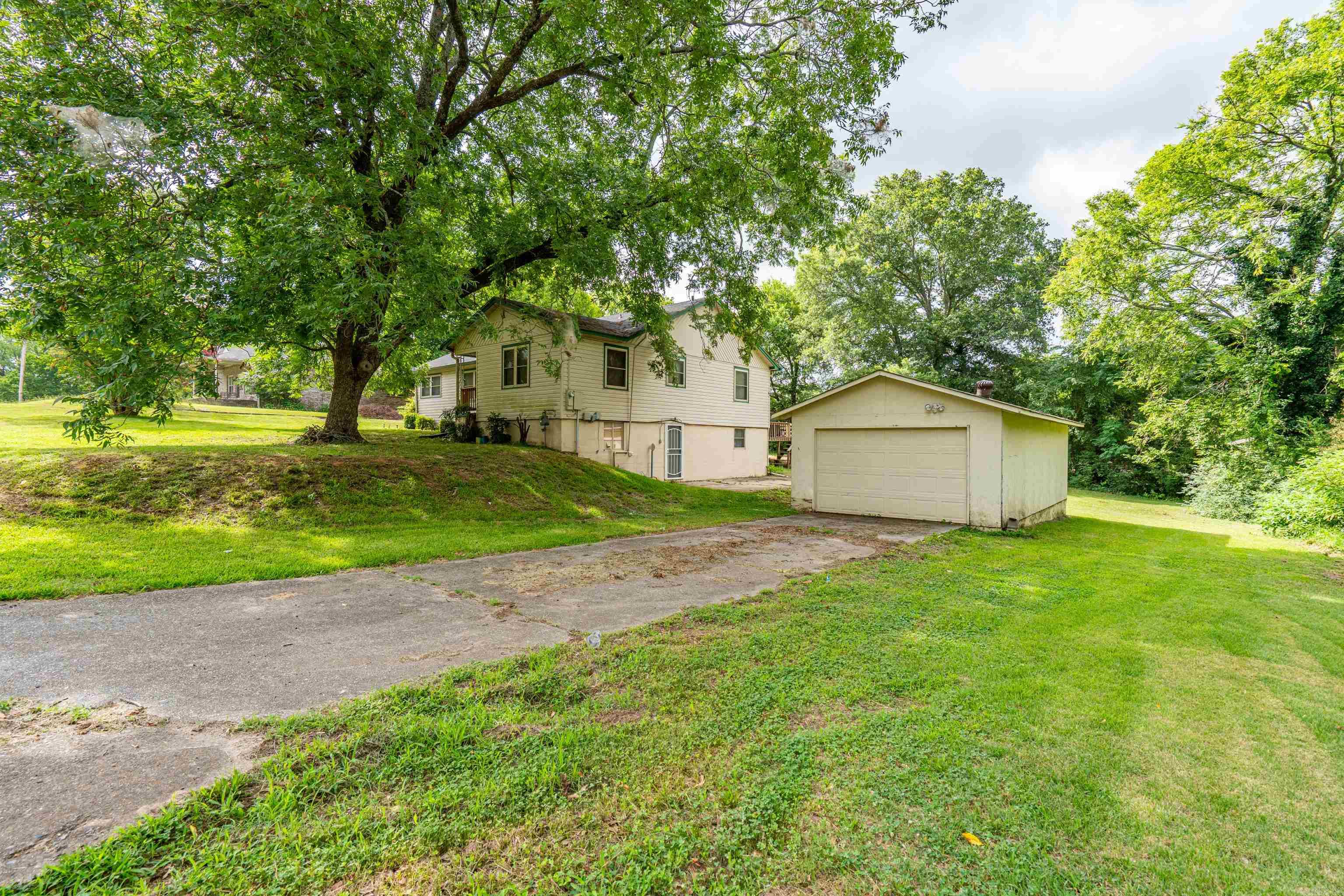 1701 St Louis Street Property Photo 1