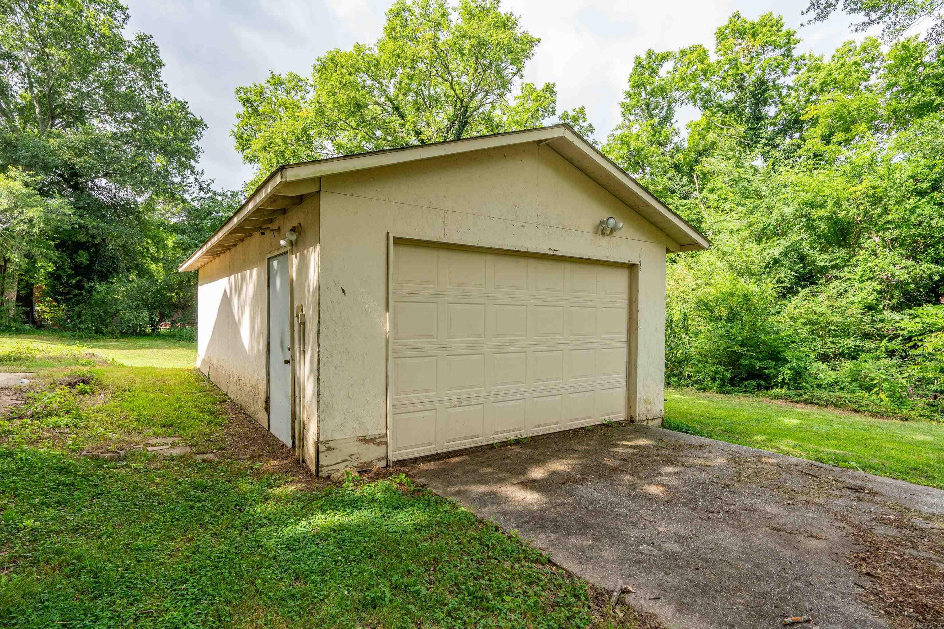 1701 St Louis Street Property Photo 33
