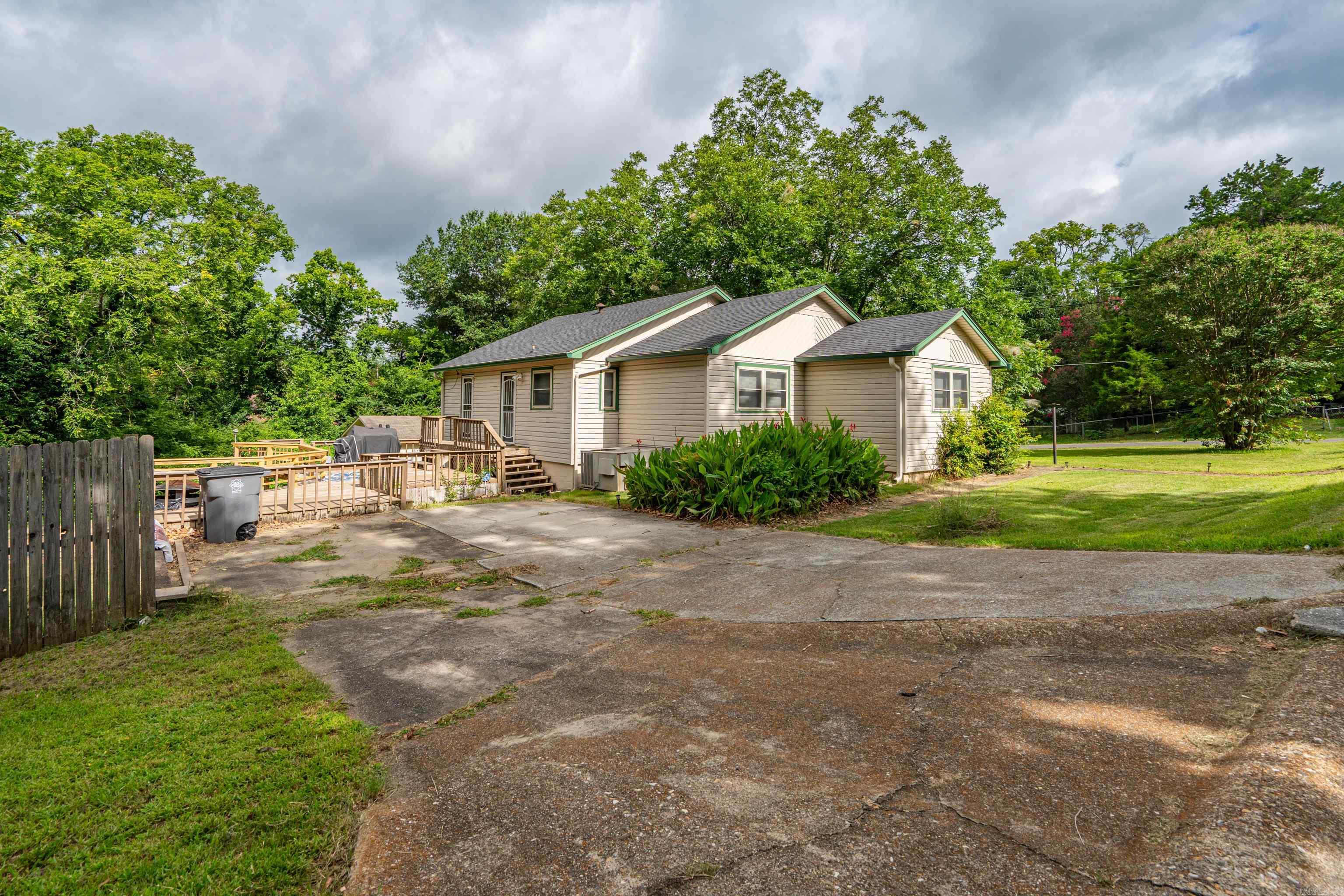 1701 St Louis Street Property Photo 46